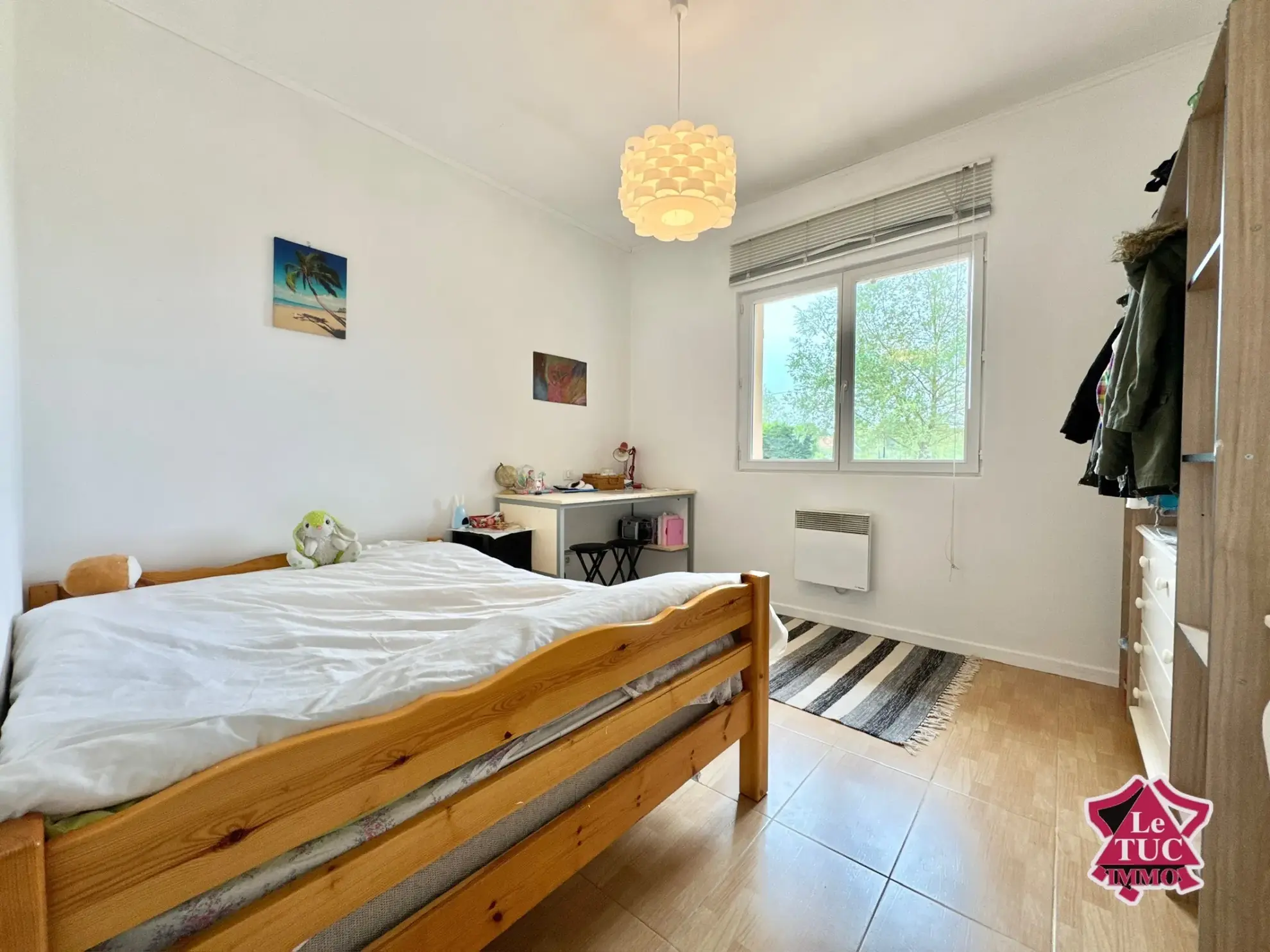 Maison familiale 4 chambres avec garage et jardin à Ledat 