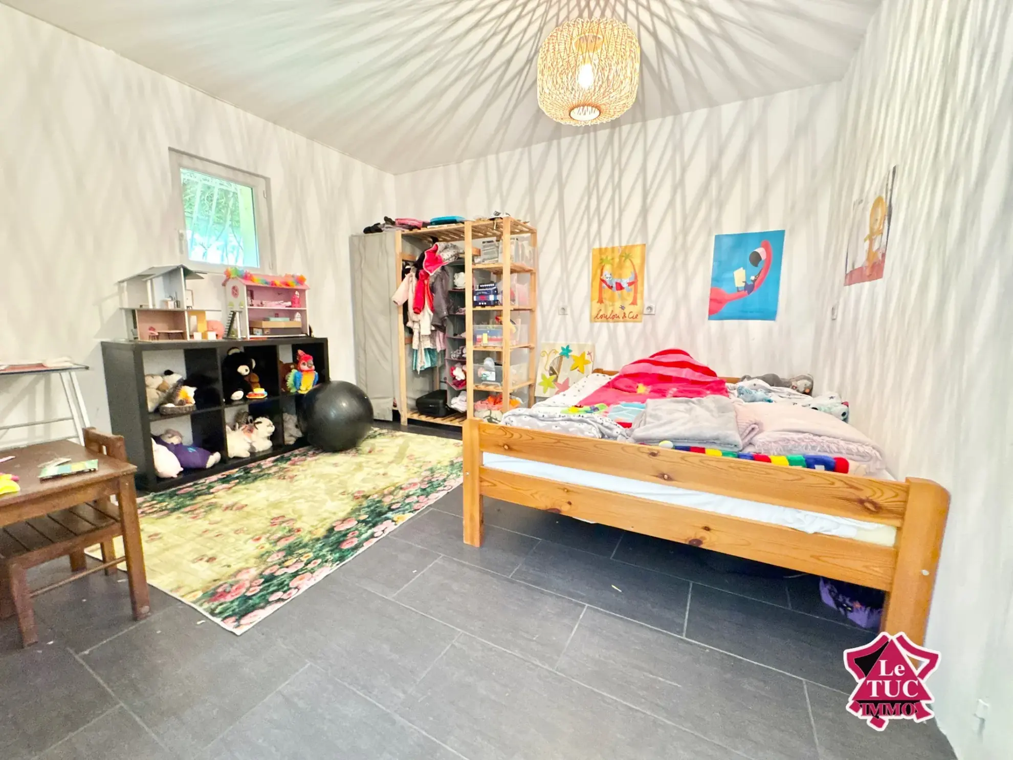 Maison familiale 4 chambres avec garage et jardin à Ledat 