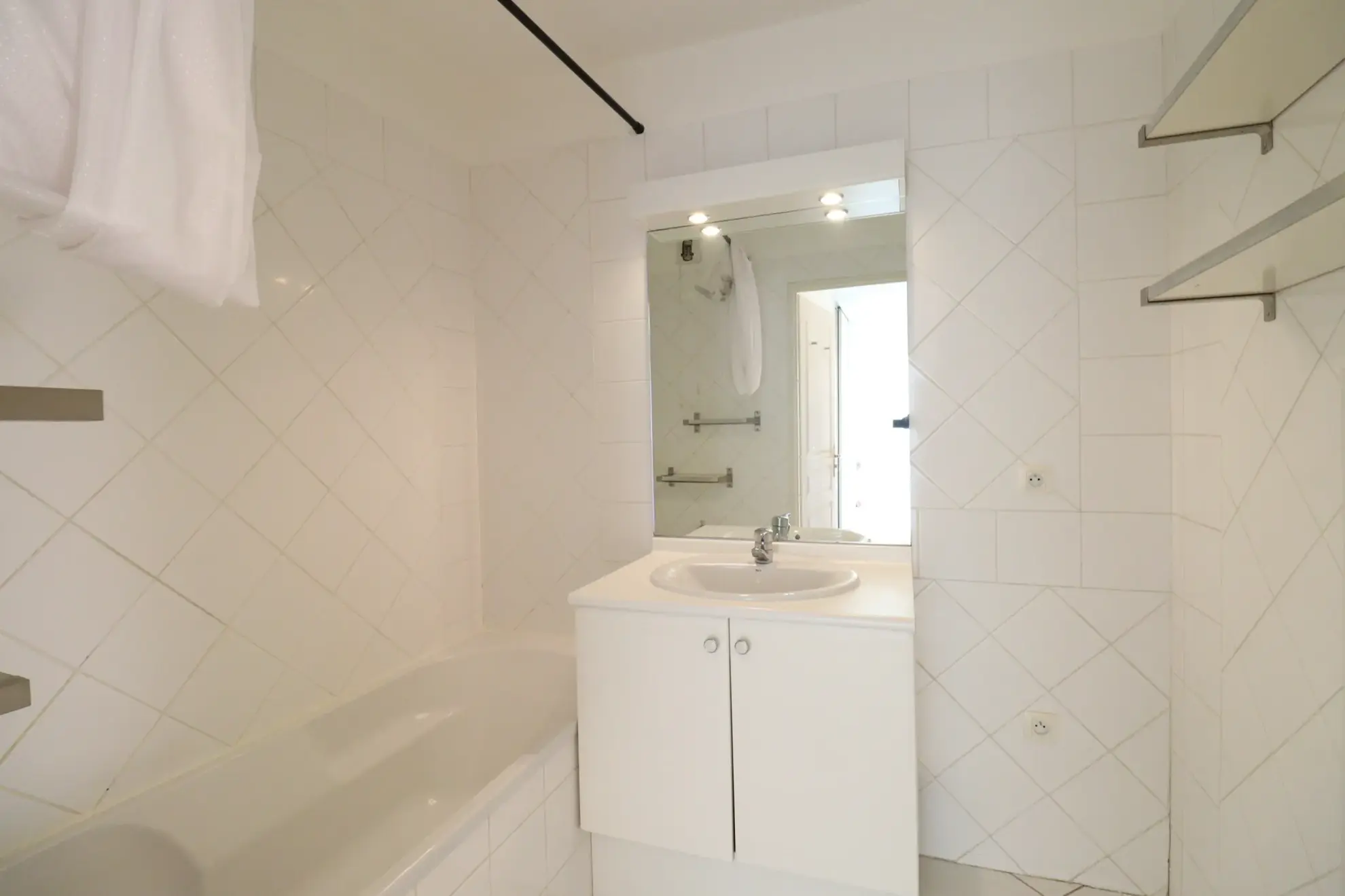 Appartement T3 lumineux avec terrasse et parking à Échirolles Franche-Verte 