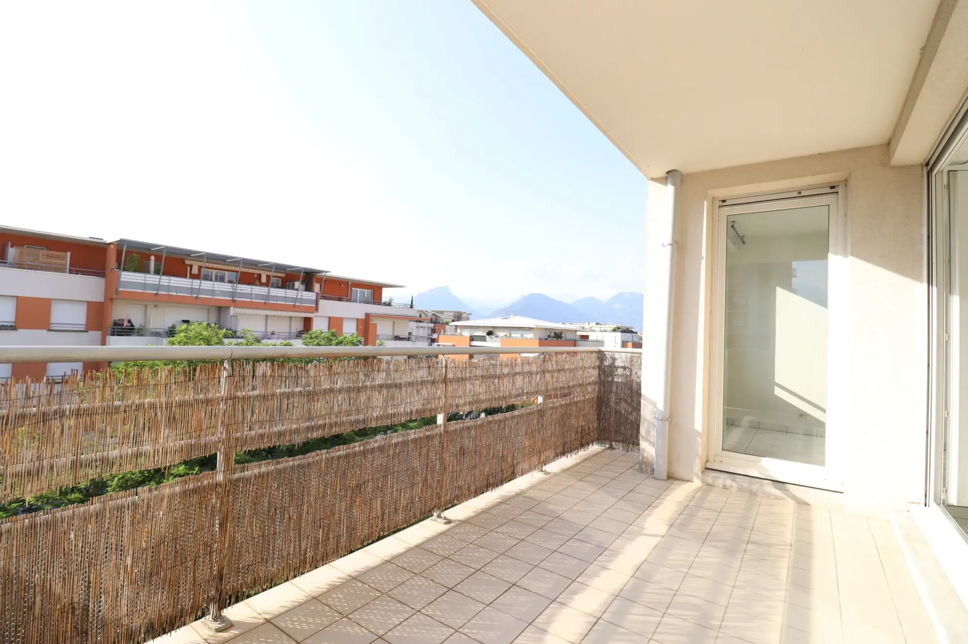 Appartement T3 lumineux avec terrasse et parking à Échirolles Franche-Verte 