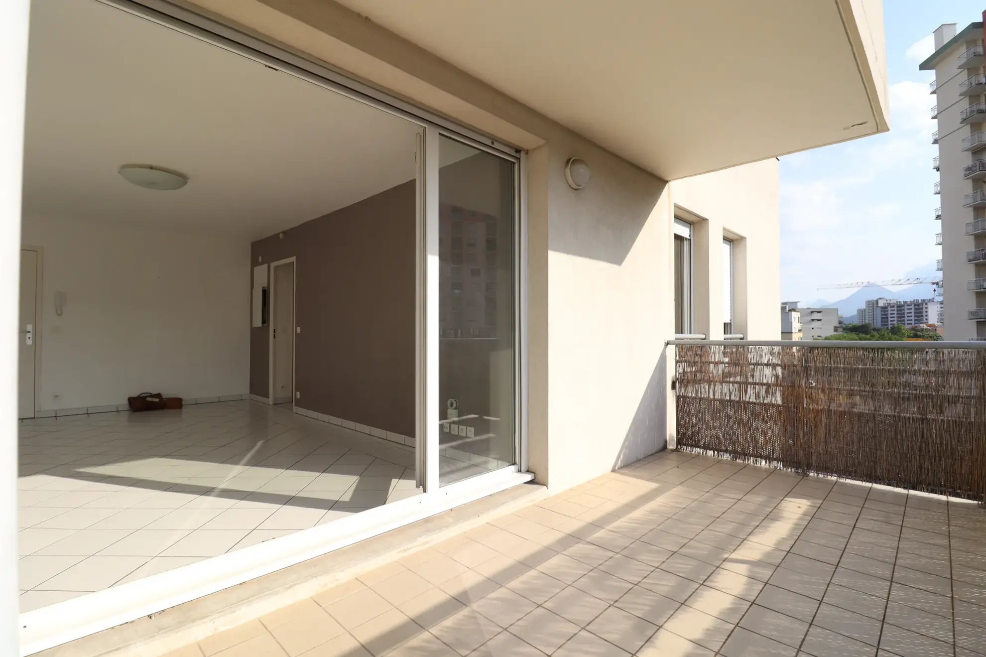 Appartement T3 lumineux avec terrasse et parking à Échirolles Franche-Verte 