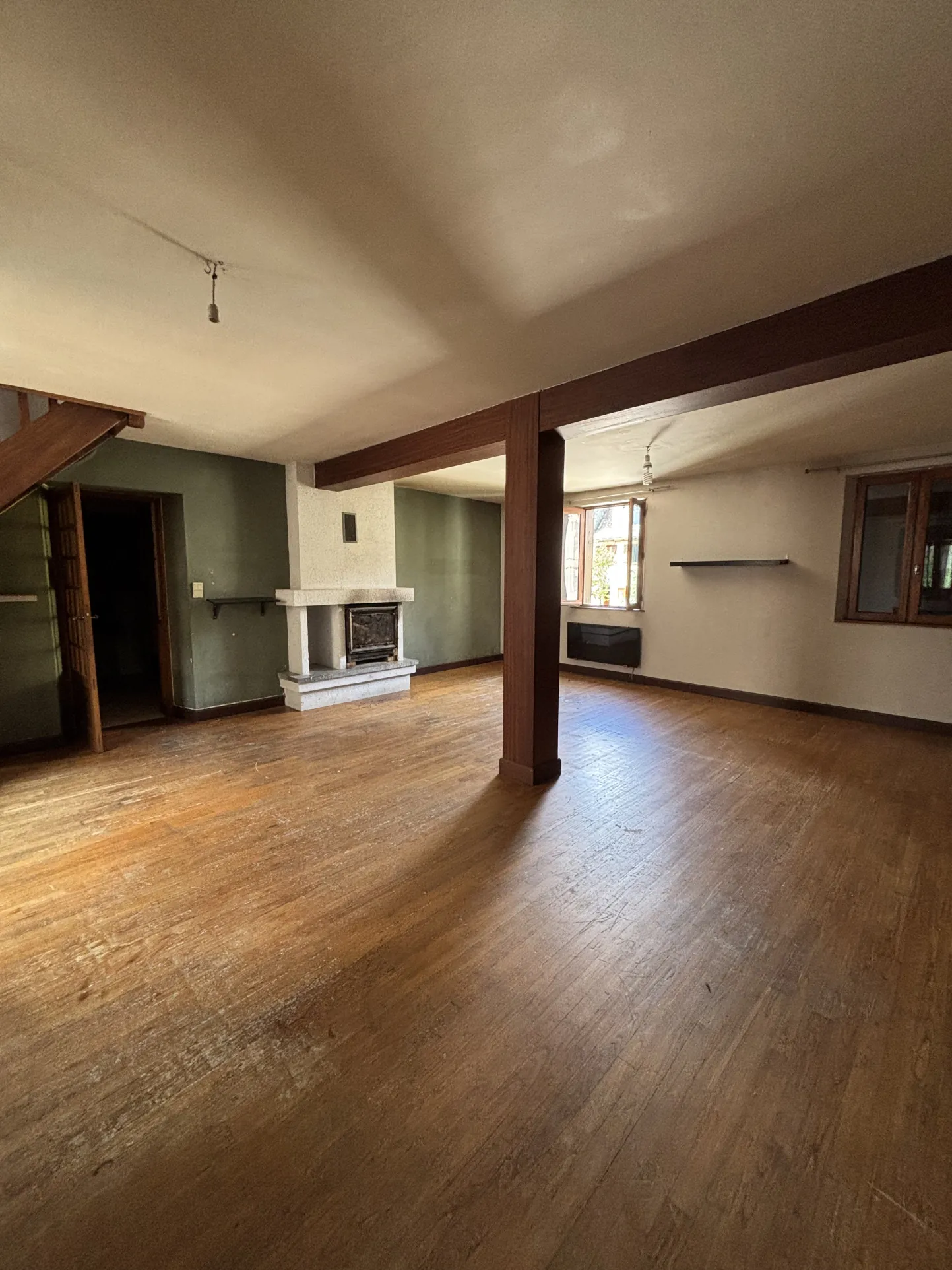 Maison de ville à vendre à Argentat-sur-Dordogne avec garage et vue centrale 