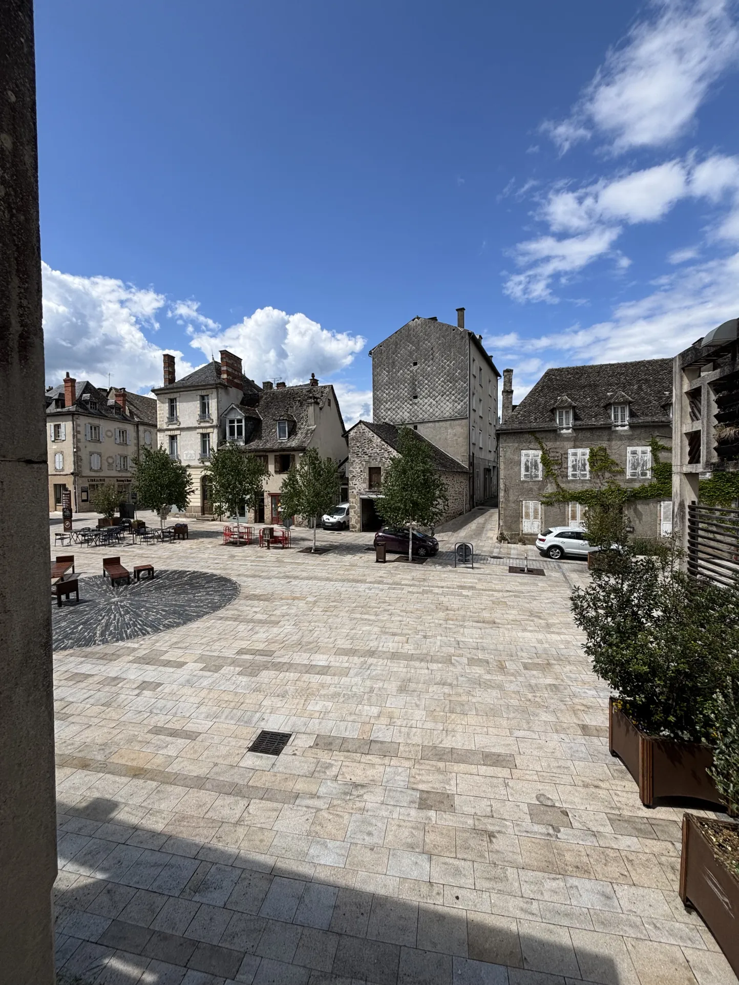Maison de ville à vendre à Argentat-sur-Dordogne avec garage et vue centrale 