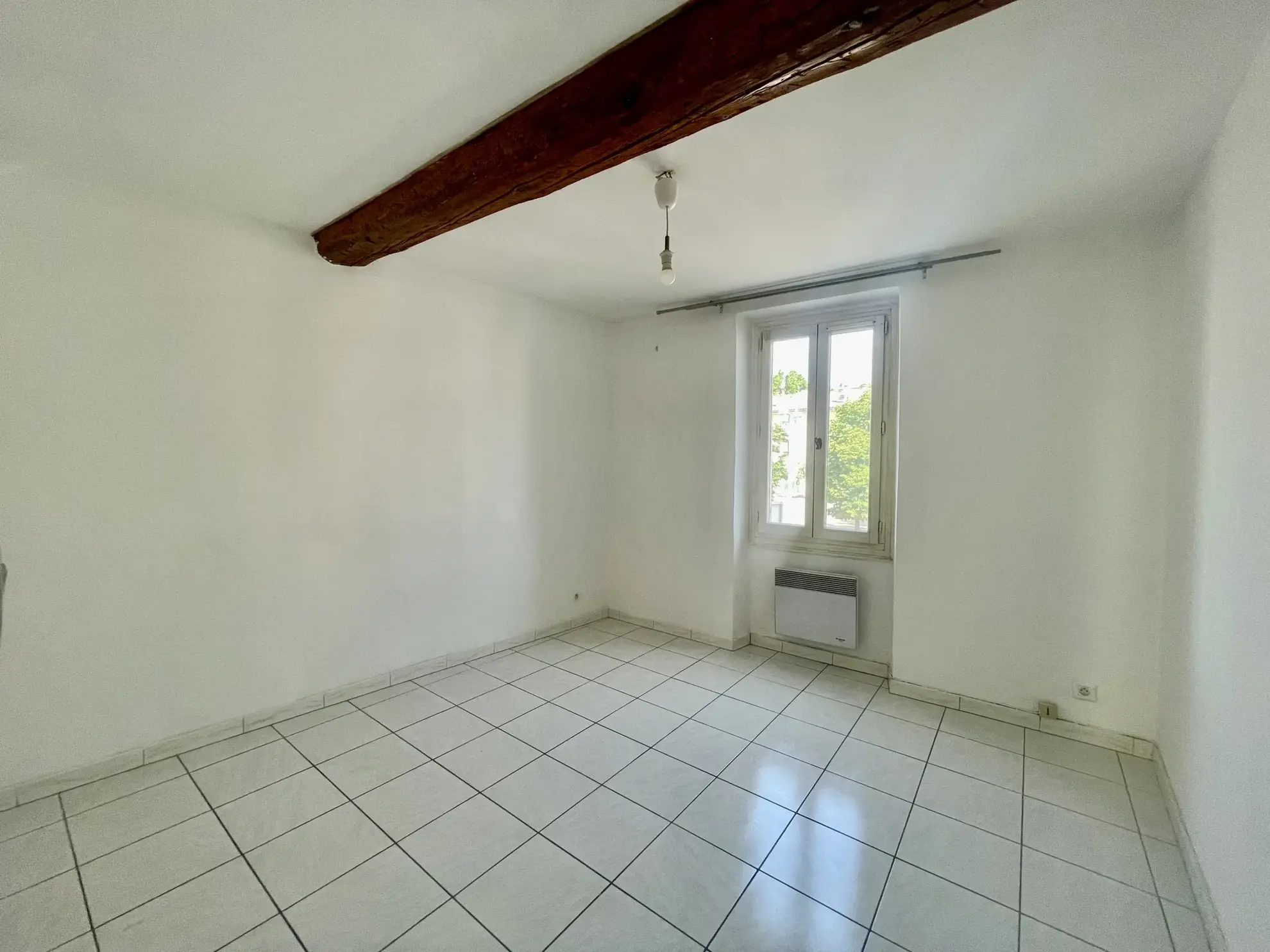 Appartement T3 de 51m² à Toulon avec 2 chambres et cuisine indépendante 
