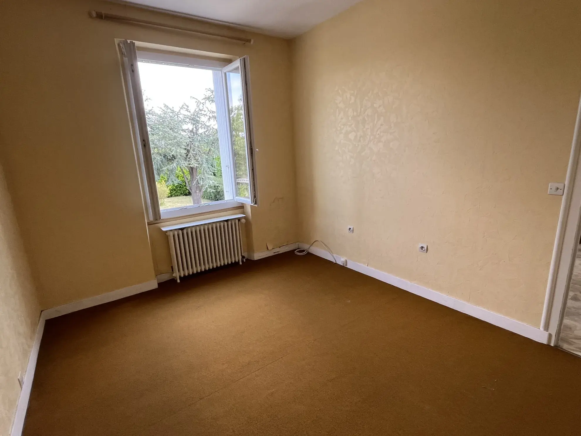 Maison à Thouars de 93 m² avec jardin, garage et 3 chambres proche commerces 