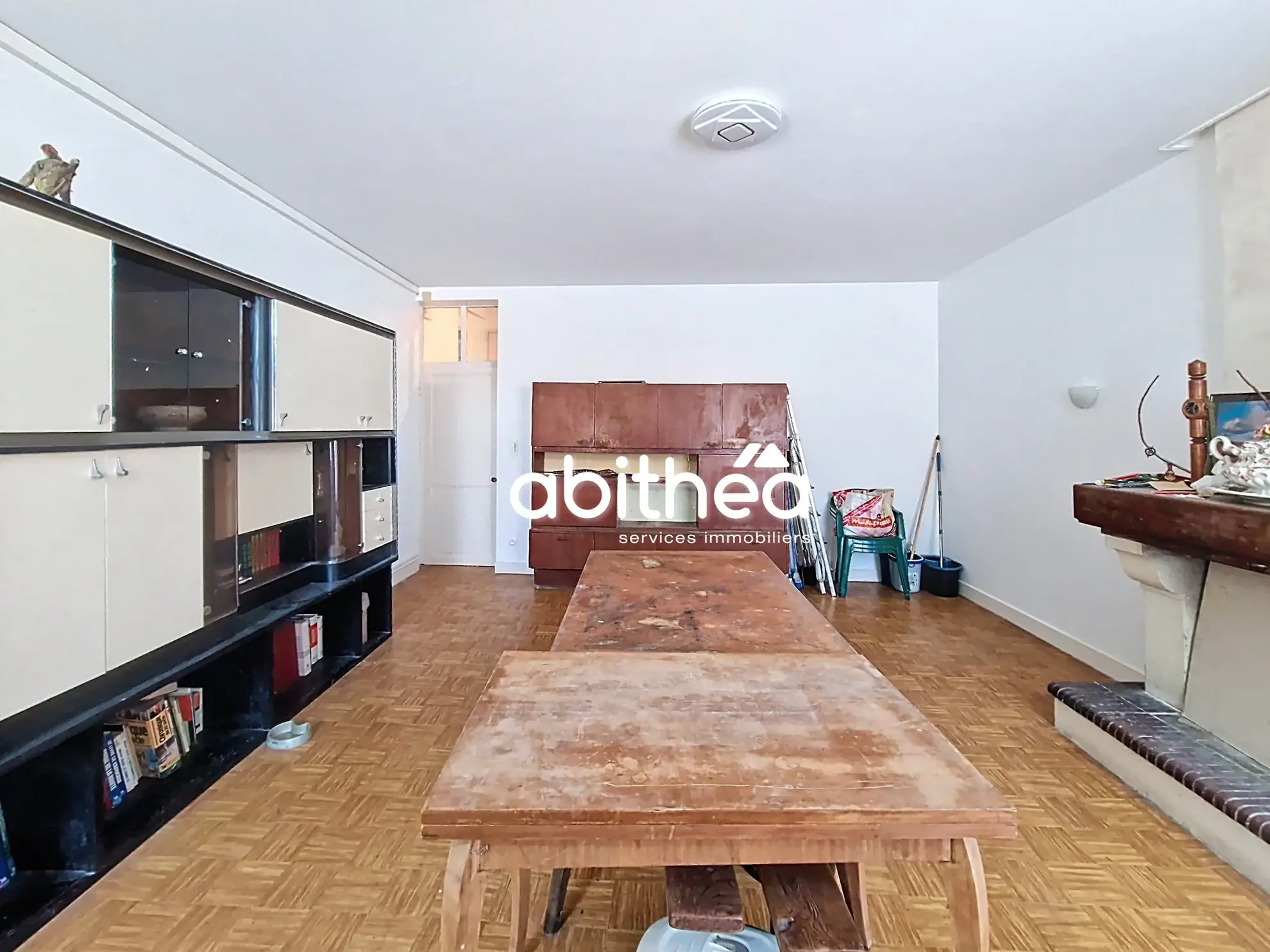 Ensemble immobilier charentaises à Nieul-le-Virouil avec grand terrain 