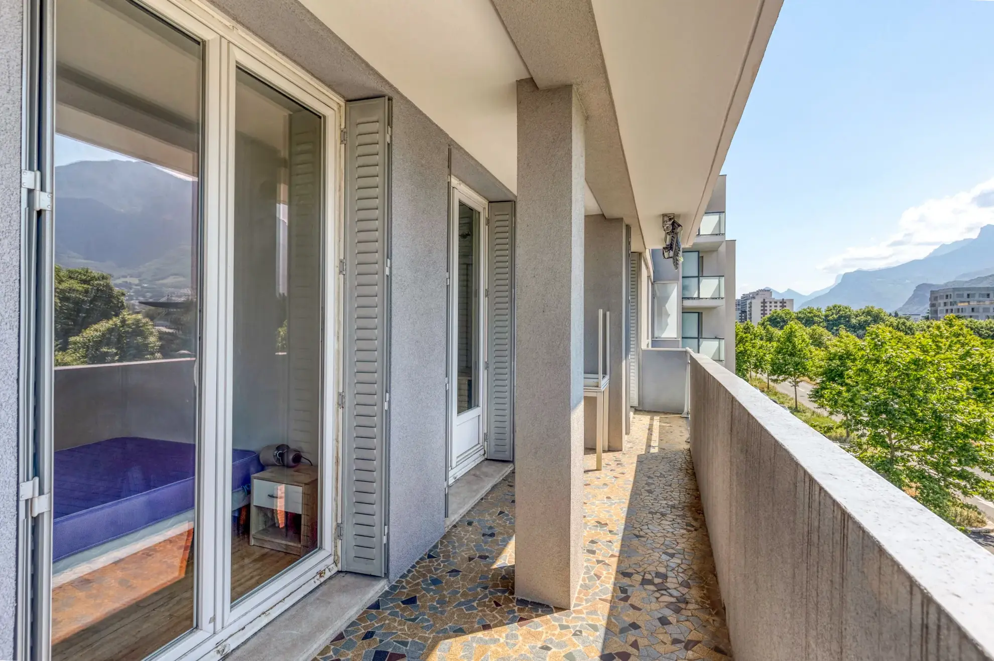 Appartement T3 à Grenoble avec Balcons et Parking – Investissement ou Résidence 