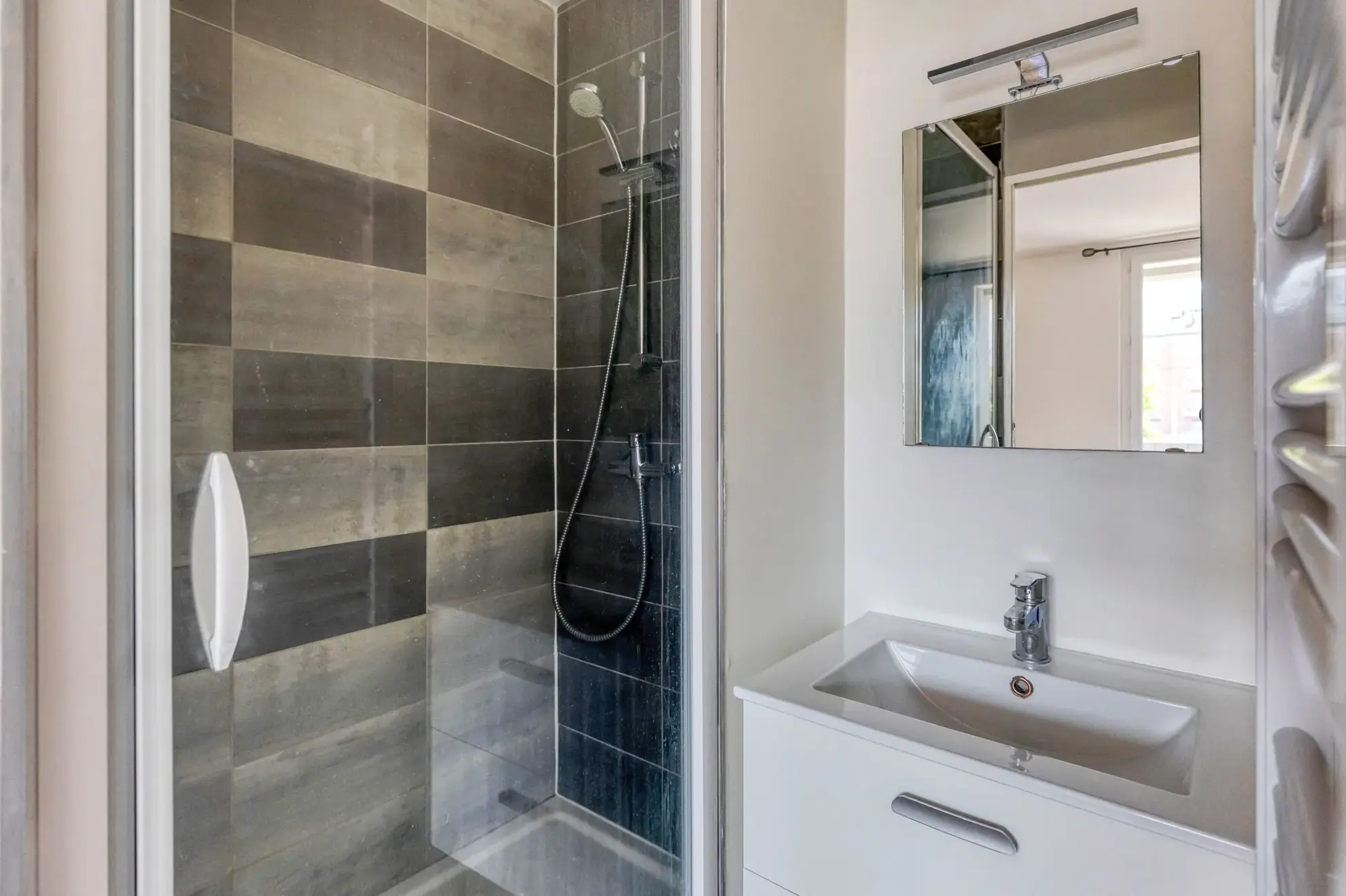 Appartement T3 à Grenoble avec Balcons et Parking – Investissement ou Résidence 