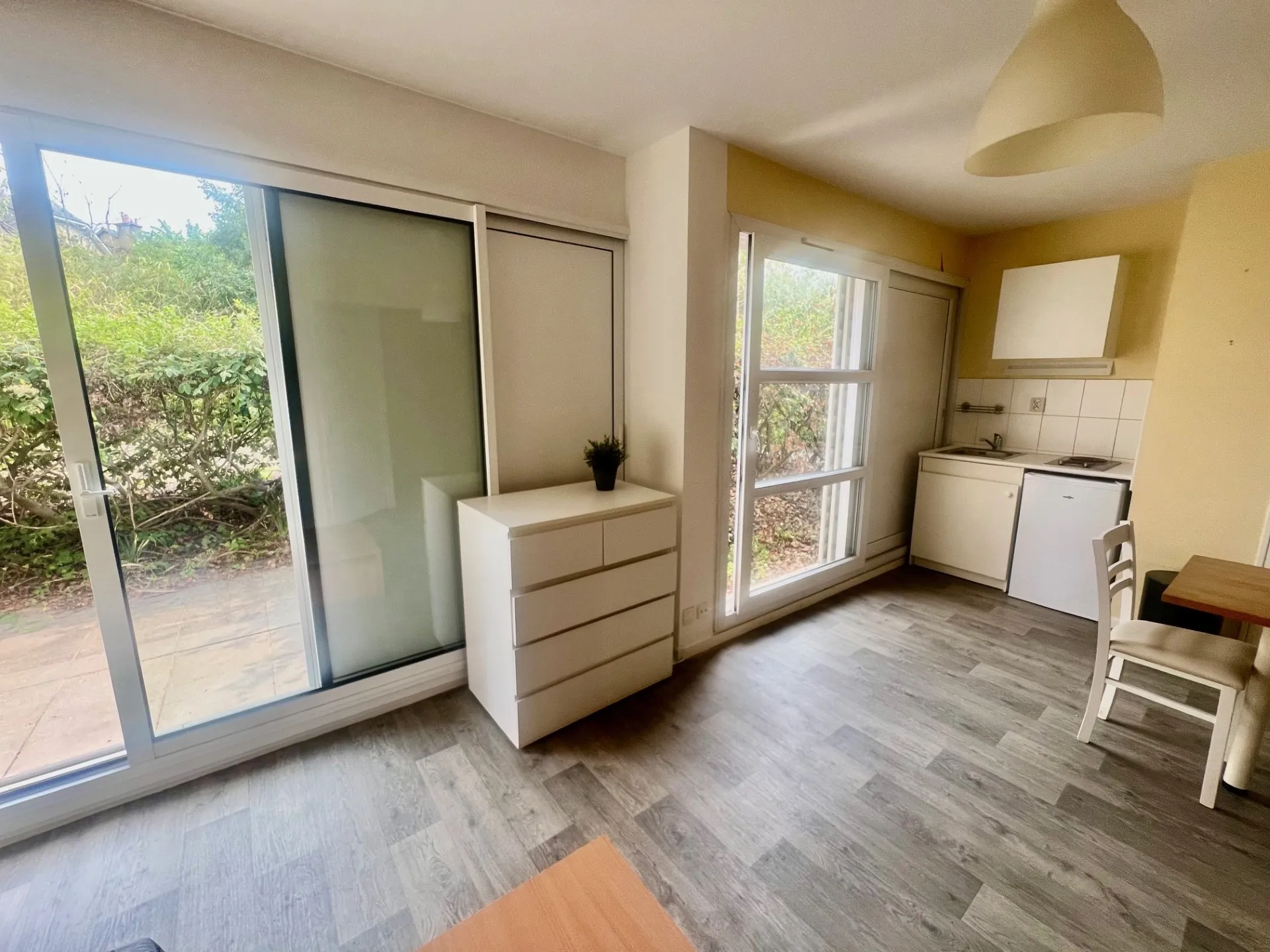 Studio 25,50 m² à Rennes Centre, Quai de la Prévalaye avec parking privé 