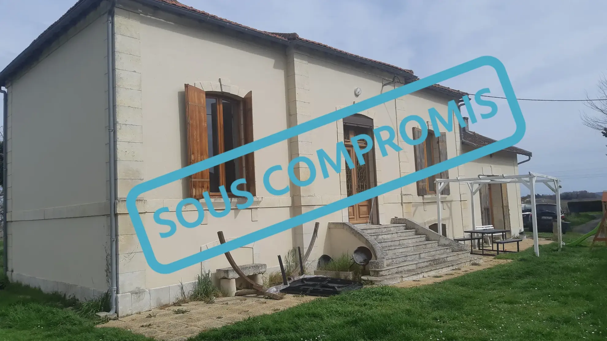 Maison à vendre de 101 m² à Mazerolles, proche Pons, avec terrain de 2400 m²