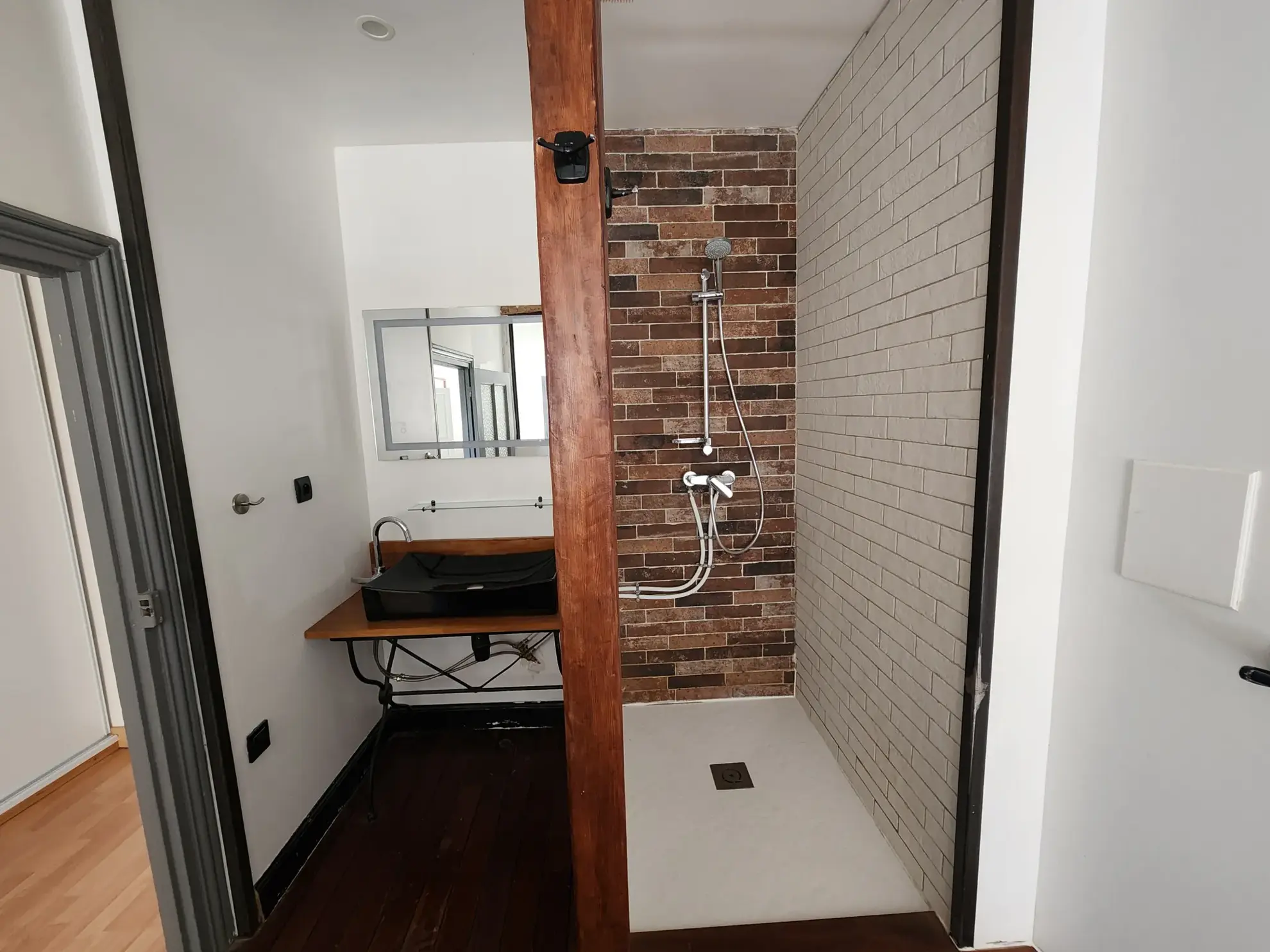 Appartement 3 pièces de 114 m² avec balcons, garage et cave à Lodève 