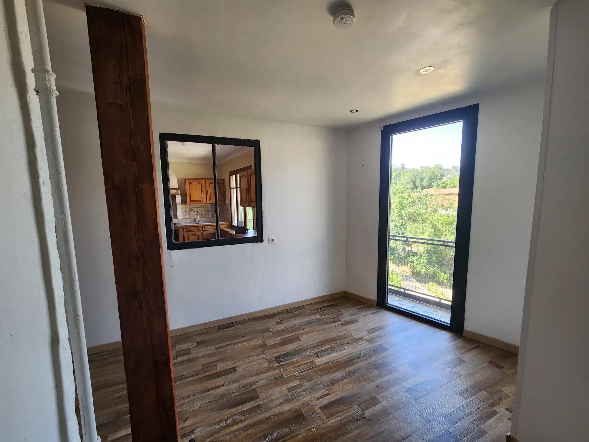 Appartement 3 pièces de 114 m² avec balcons, garage et cave à Lodève 