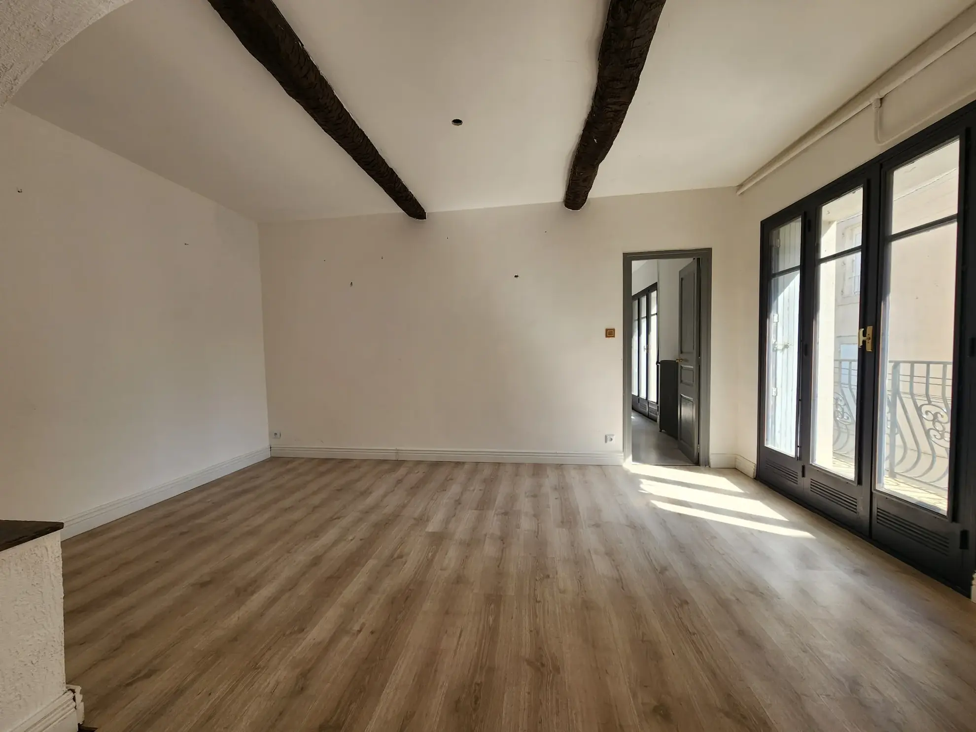 Appartement 3 pièces de 114 m² avec balcons, garage et cave à Lodève 