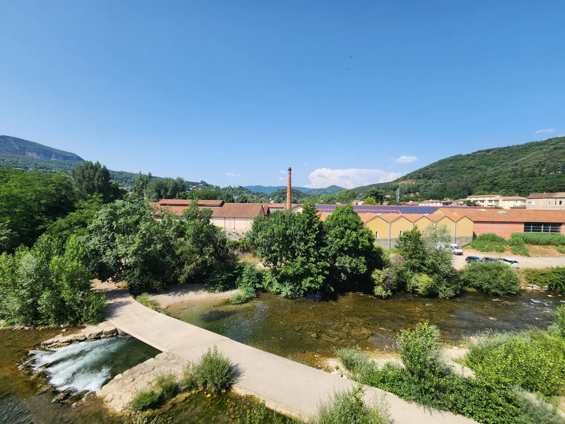 Appartement 3 pièces de 114 m² avec balcons, garage et cave à Lodève 