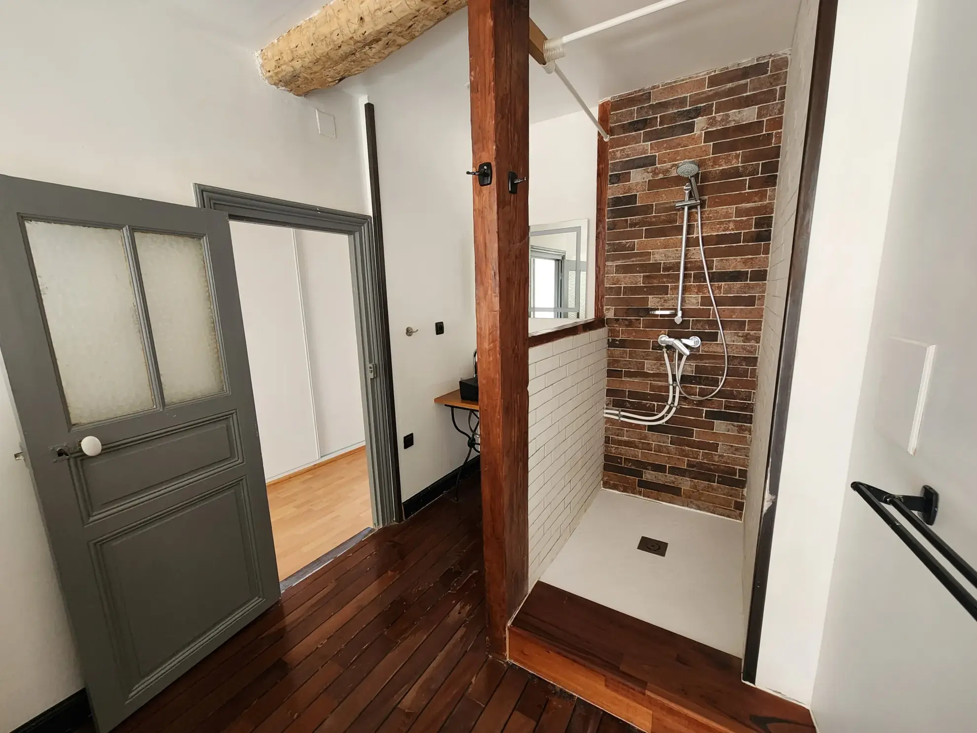 Appartement 3 pièces de 114 m² avec balcons, garage et cave à Lodève 