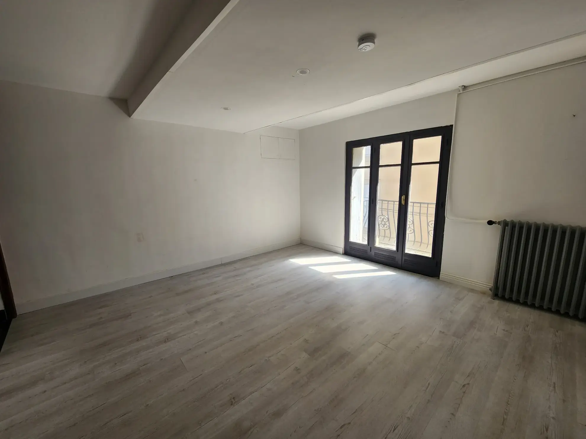 Appartement 3 pièces de 114 m² avec balcons, garage et cave à Lodève 