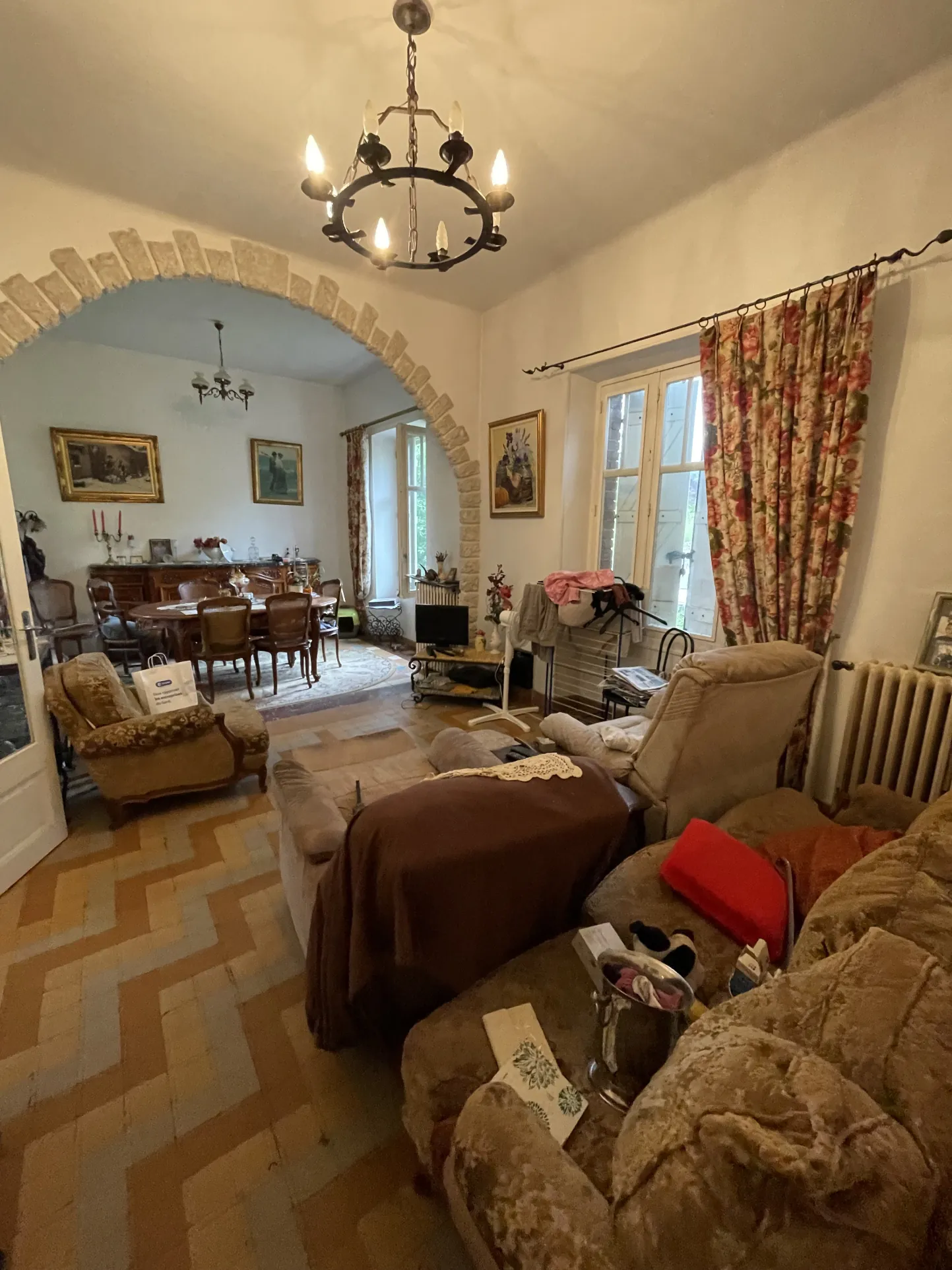 Maison en pierre avec dépendance et terrain arboré à Generargues 
