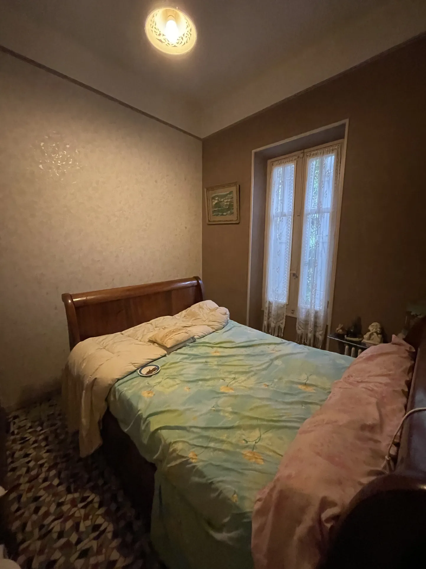 Maison en pierre avec dépendance et terrain arboré à Generargues 