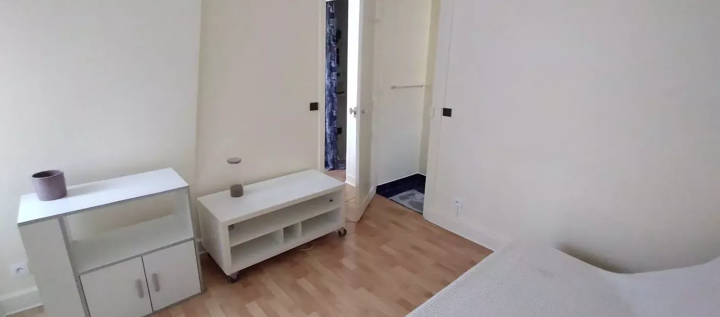 Studio lumineux de 17 m² à vendre à Paris 17e, proche Arc de Triomphe 