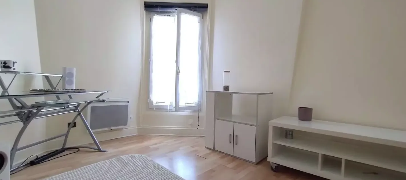 Studio lumineux de 17 m² à vendre à Paris 17e, proche Arc de Triomphe