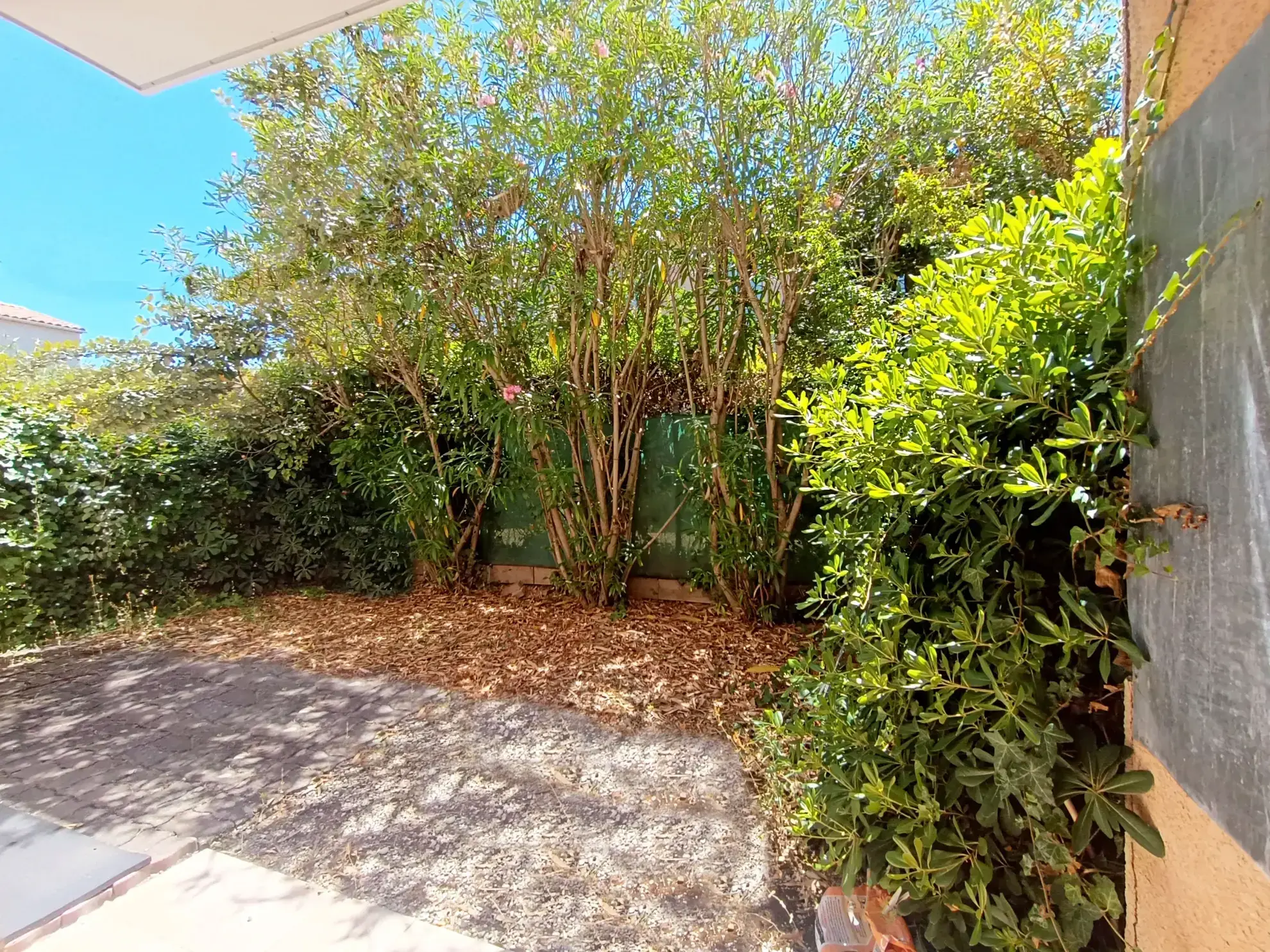 Appartement de Plain-pied avec Jardin et Garage à Carcassonne - Tranquillité Assurée 