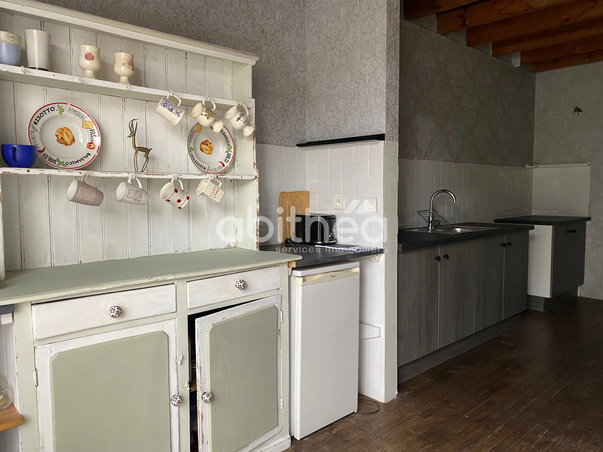 Maison de village à rénover avec potentiel à Les Salles Lavaugyon 