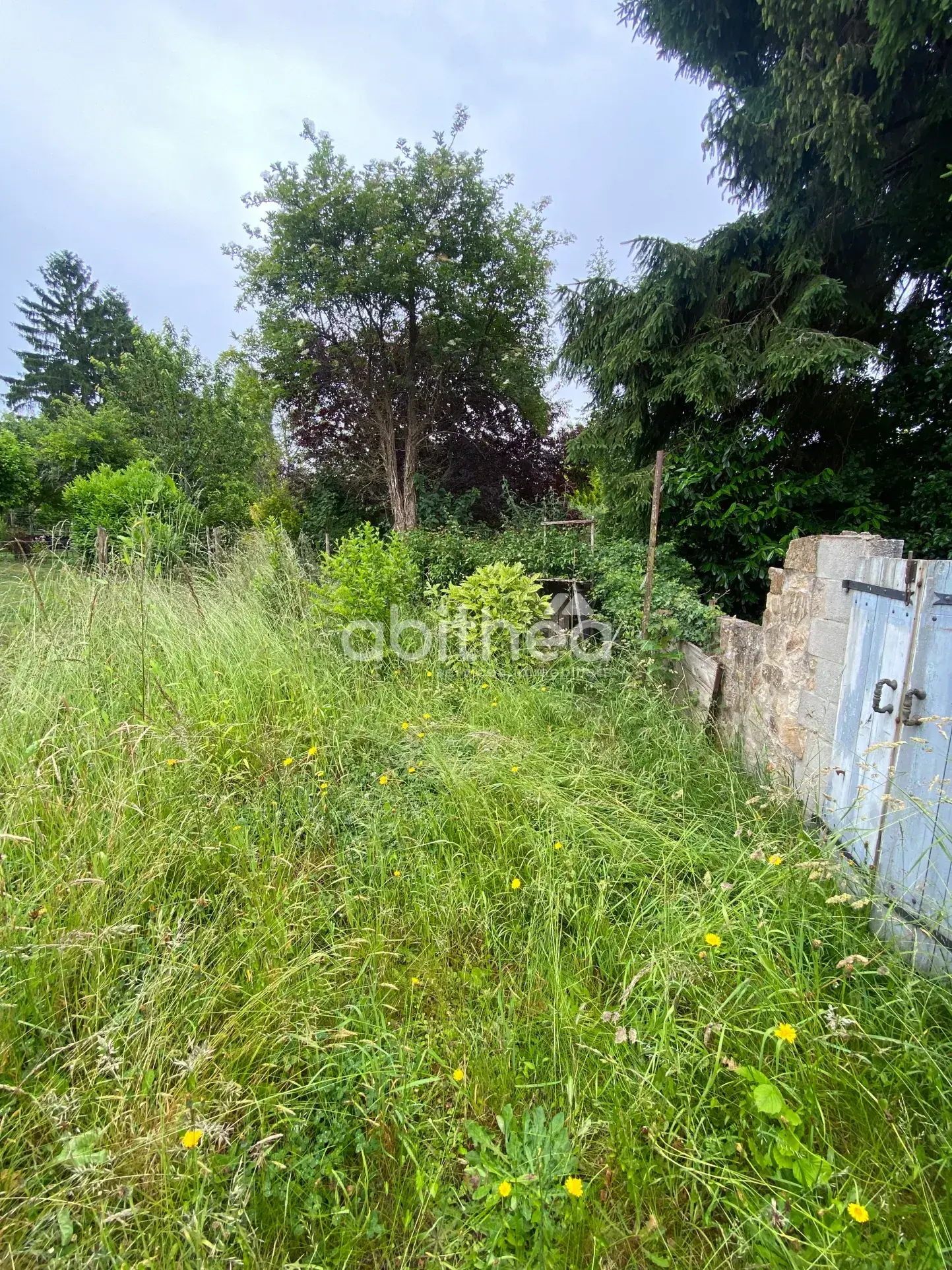 Maison de village à rénover avec potentiel à Les Salles Lavaugyon 