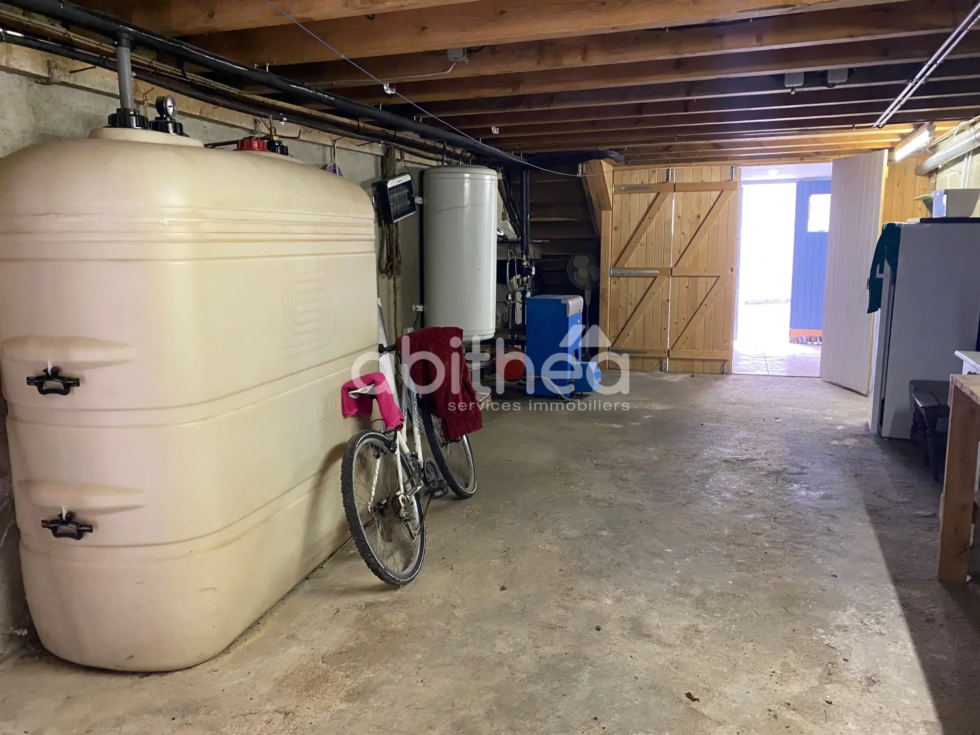 Maison de village à rénover avec potentiel à Les Salles Lavaugyon 