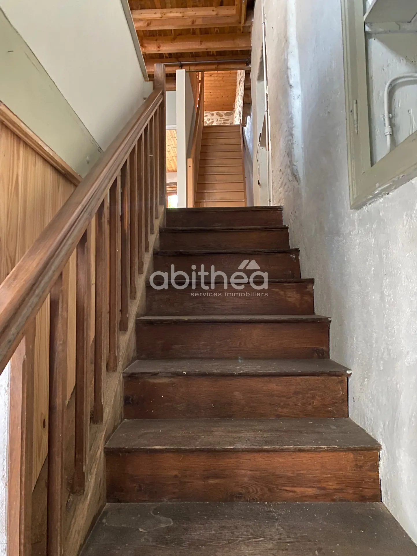 Maison de village à rénover avec potentiel à Les Salles Lavaugyon 