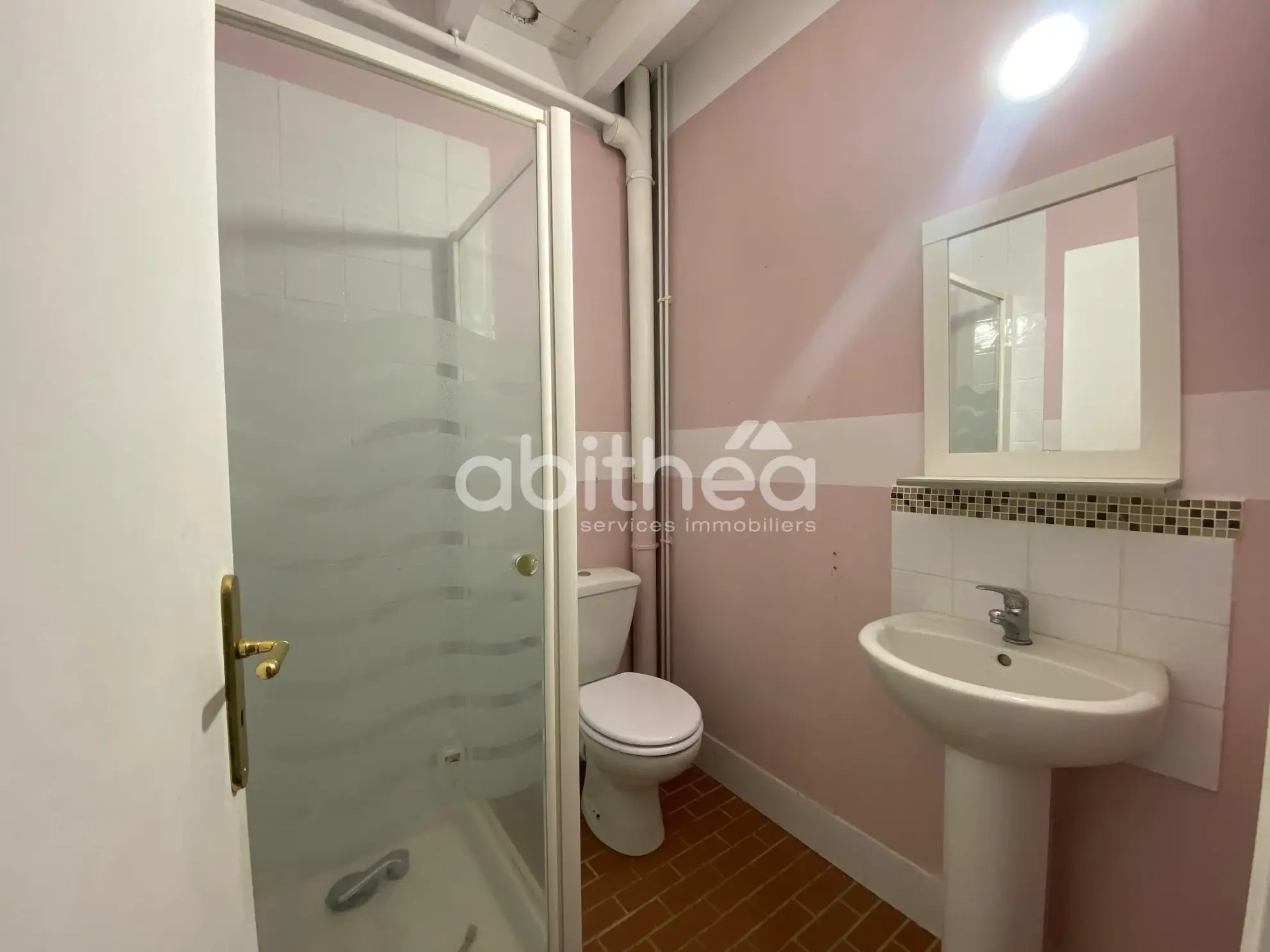 Maison de village à rénover avec potentiel à Les Salles Lavaugyon 