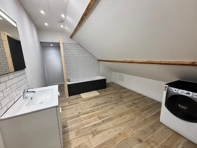 Maison T4 rénovée de 130m² avec garage et terrain constructible à Saint Aubin les Elbeuf 