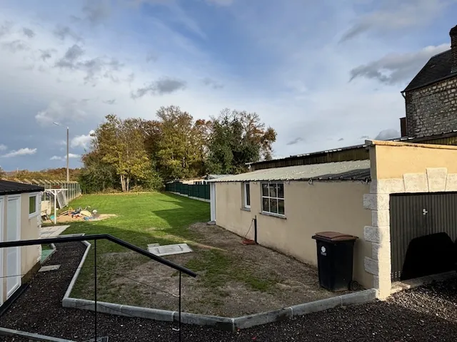 Maison T4 rénovée de 130m² avec garage et terrain constructible à Saint Aubin les Elbeuf 