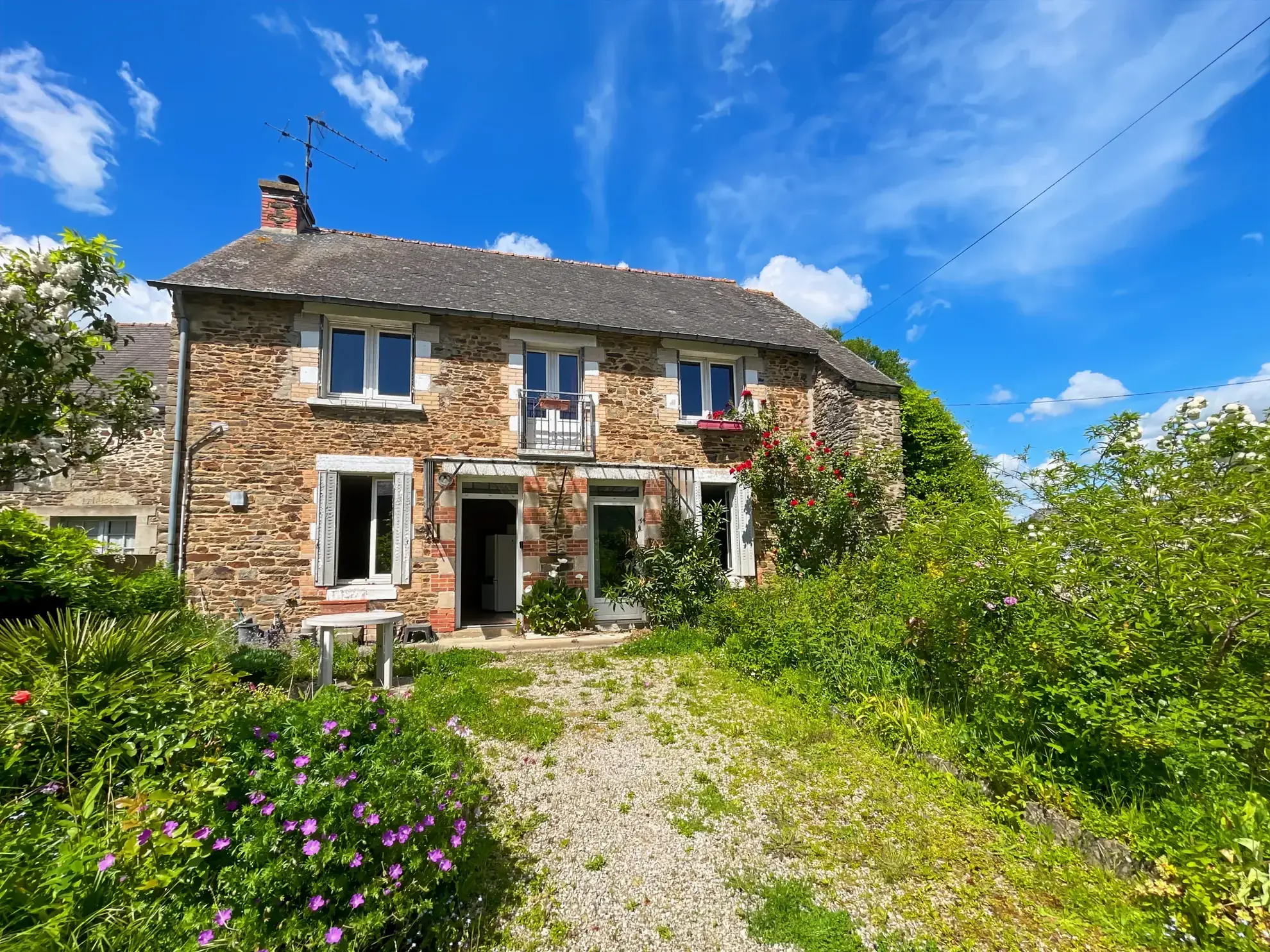 Charmante maison en pierre de 130m² à Taupont proche du lac au Duc