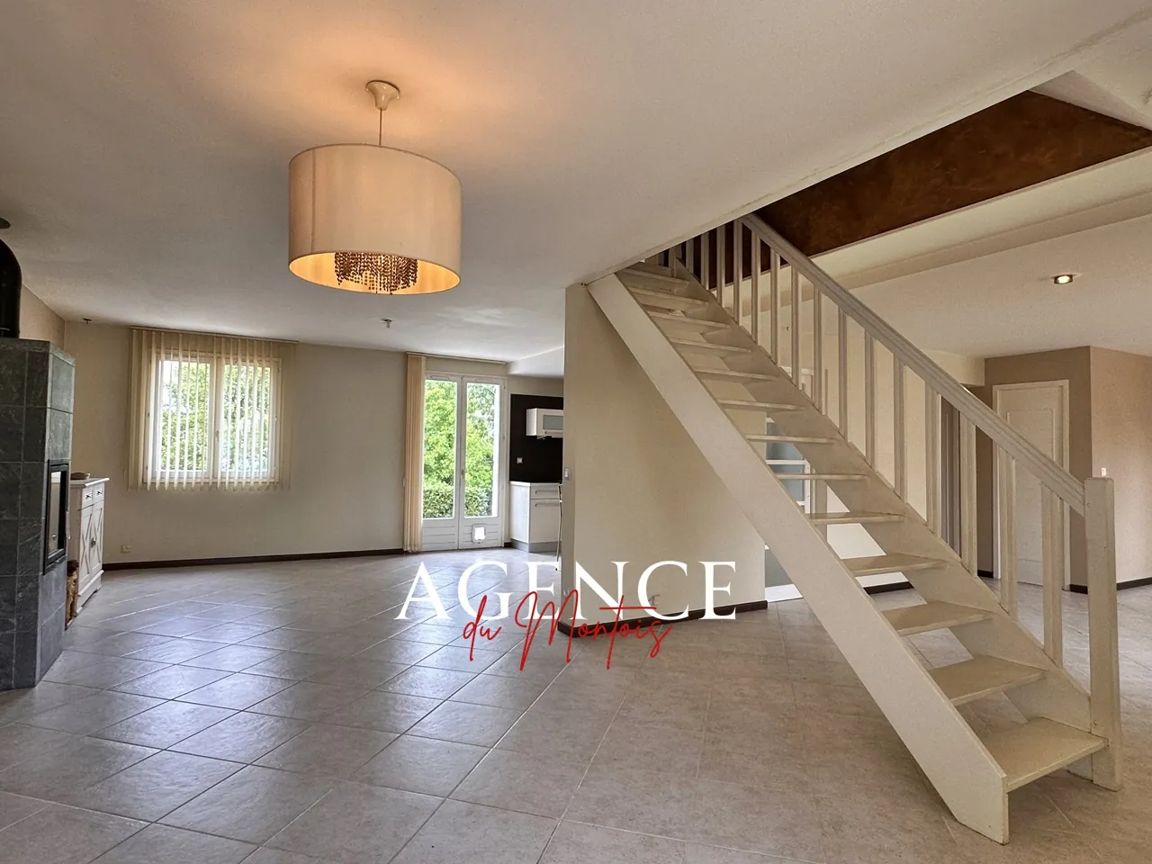 Maison à Bray-sur-Seine avec jardin clos et 4 chambres, confort moderne 