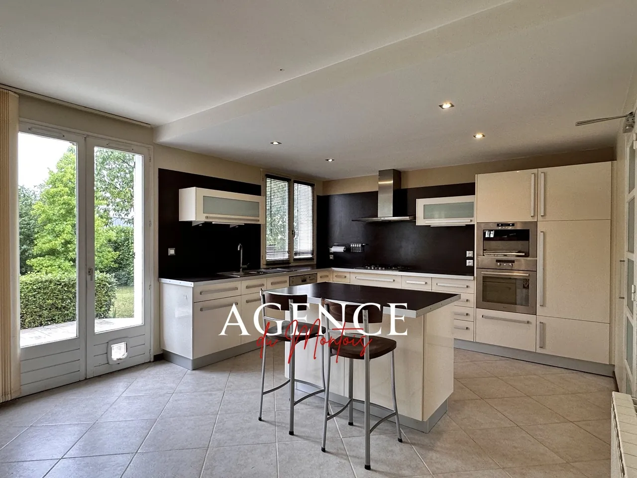 Maison à Bray-sur-Seine avec jardin clos et 4 chambres, confort moderne 