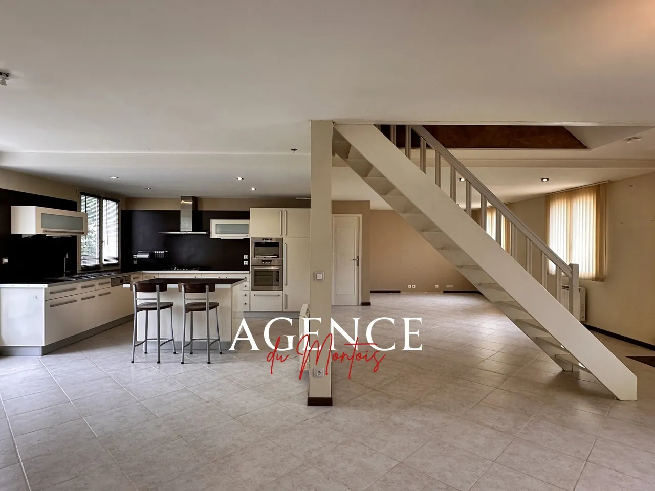 Maison à Bray-sur-Seine avec jardin clos et 4 chambres, confort moderne 