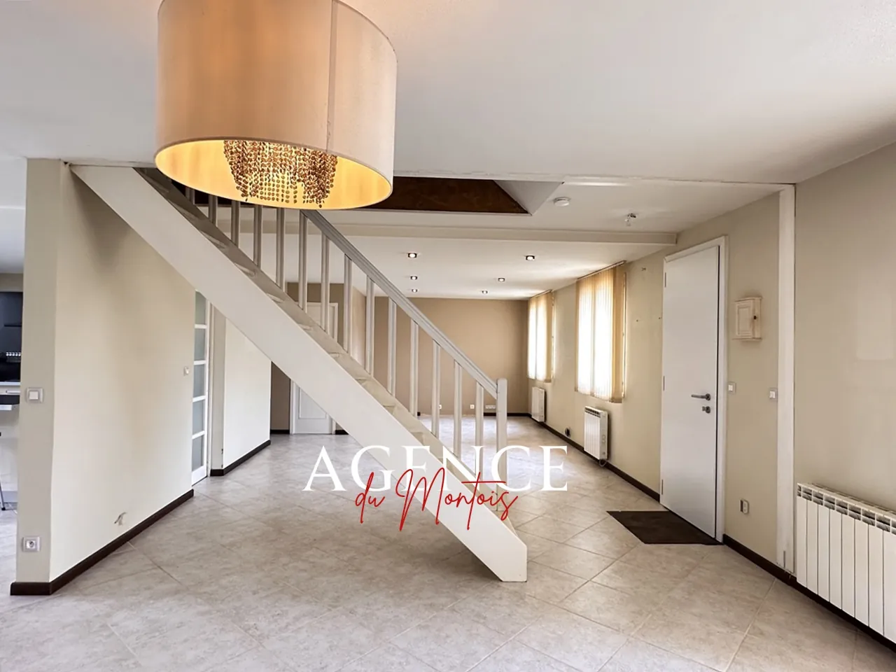 Maison à Bray-sur-Seine avec jardin clos et 4 chambres, confort moderne 