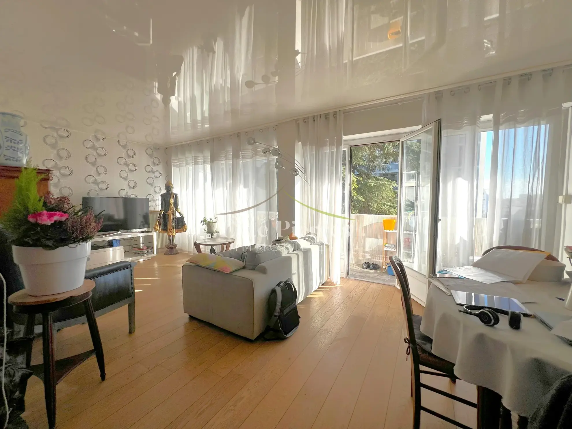 Appartement T3 lumineux à Nîmes avec balcon, garage et cave - 80 m²