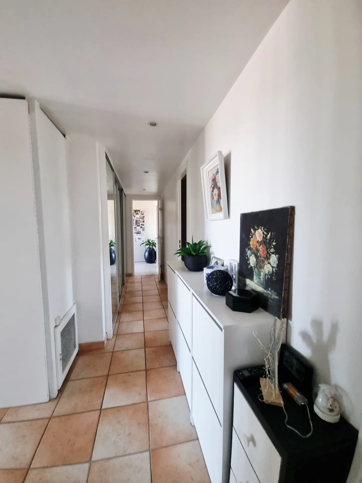 Appartement d’Exception de 120 m² à Martigues avec Vue Dégagée et Parking Privé 