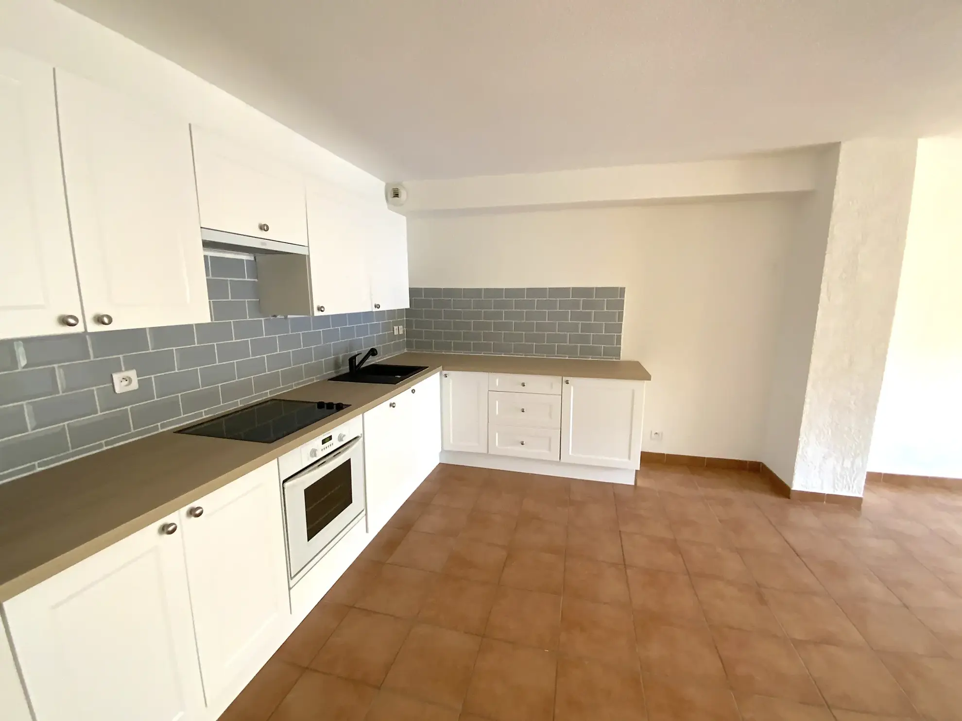 Charmant appartement T2 de 50,94 m² à Saint-Anne d'Événos avec terrasse et parking sécurisé 