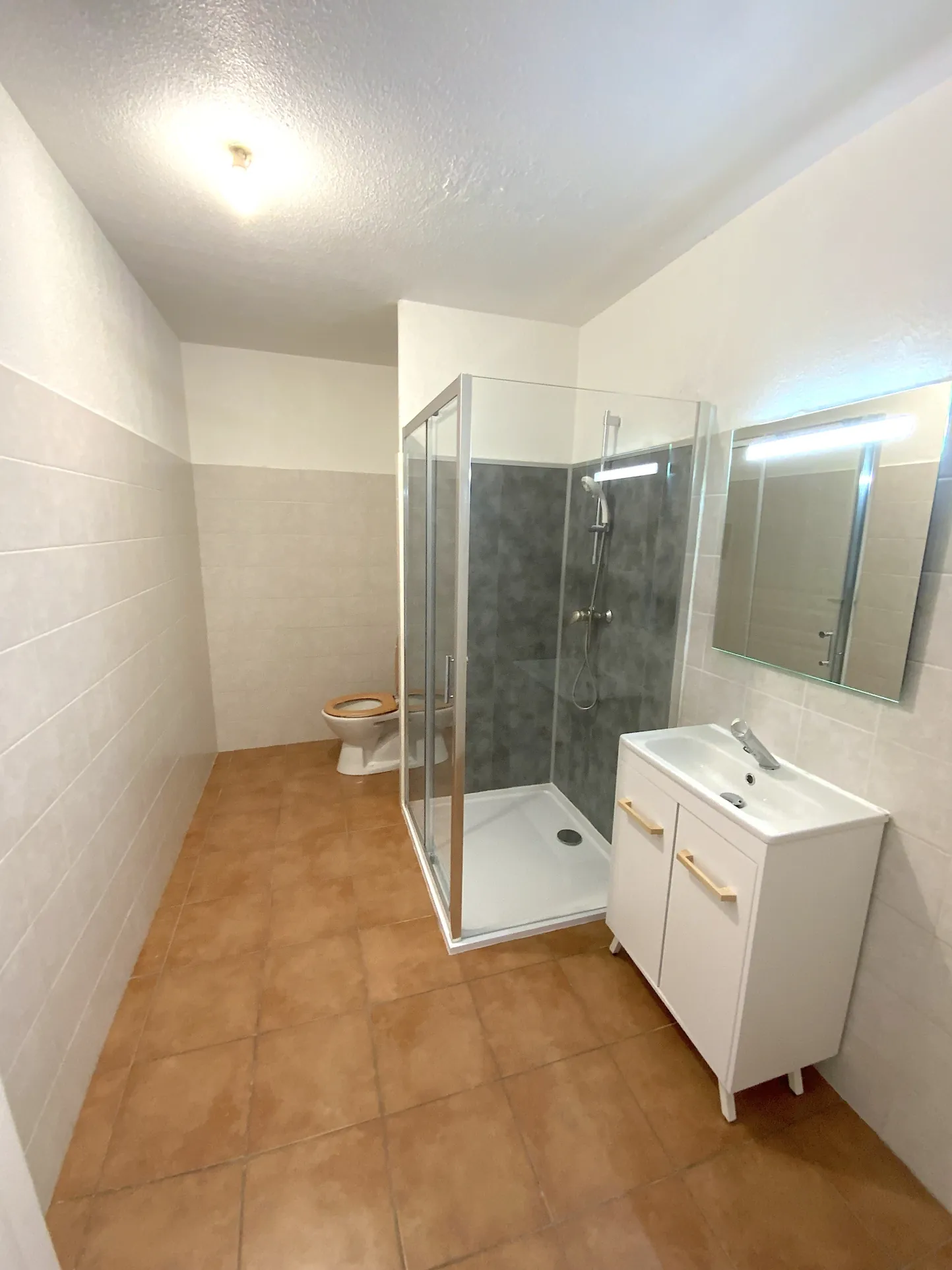 Charmant appartement T2 de 50,94 m² à Saint-Anne d'Événos avec terrasse et parking sécurisé 