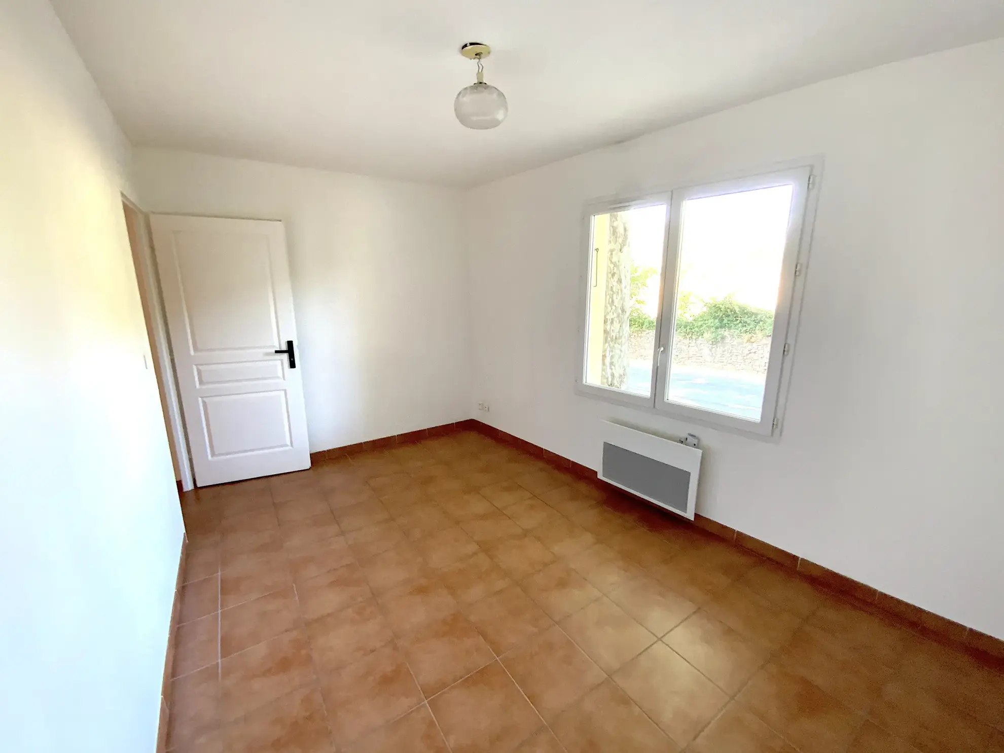 Charmant appartement T2 de 50,94 m² à Saint-Anne d'Événos avec terrasse et parking sécurisé 