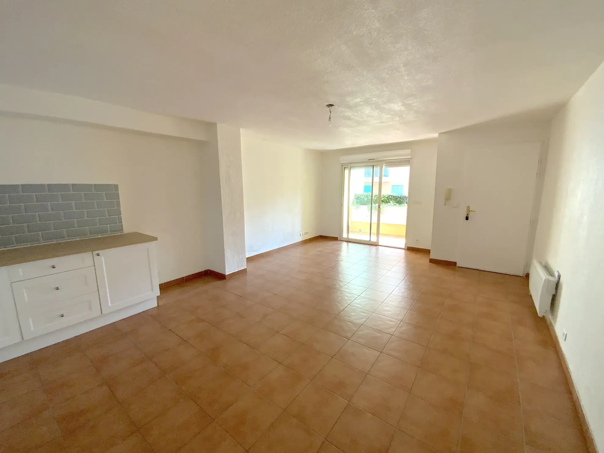 Charmant appartement T2 de 50,94 m² à Saint-Anne d'Événos avec terrasse et parking sécurisé 