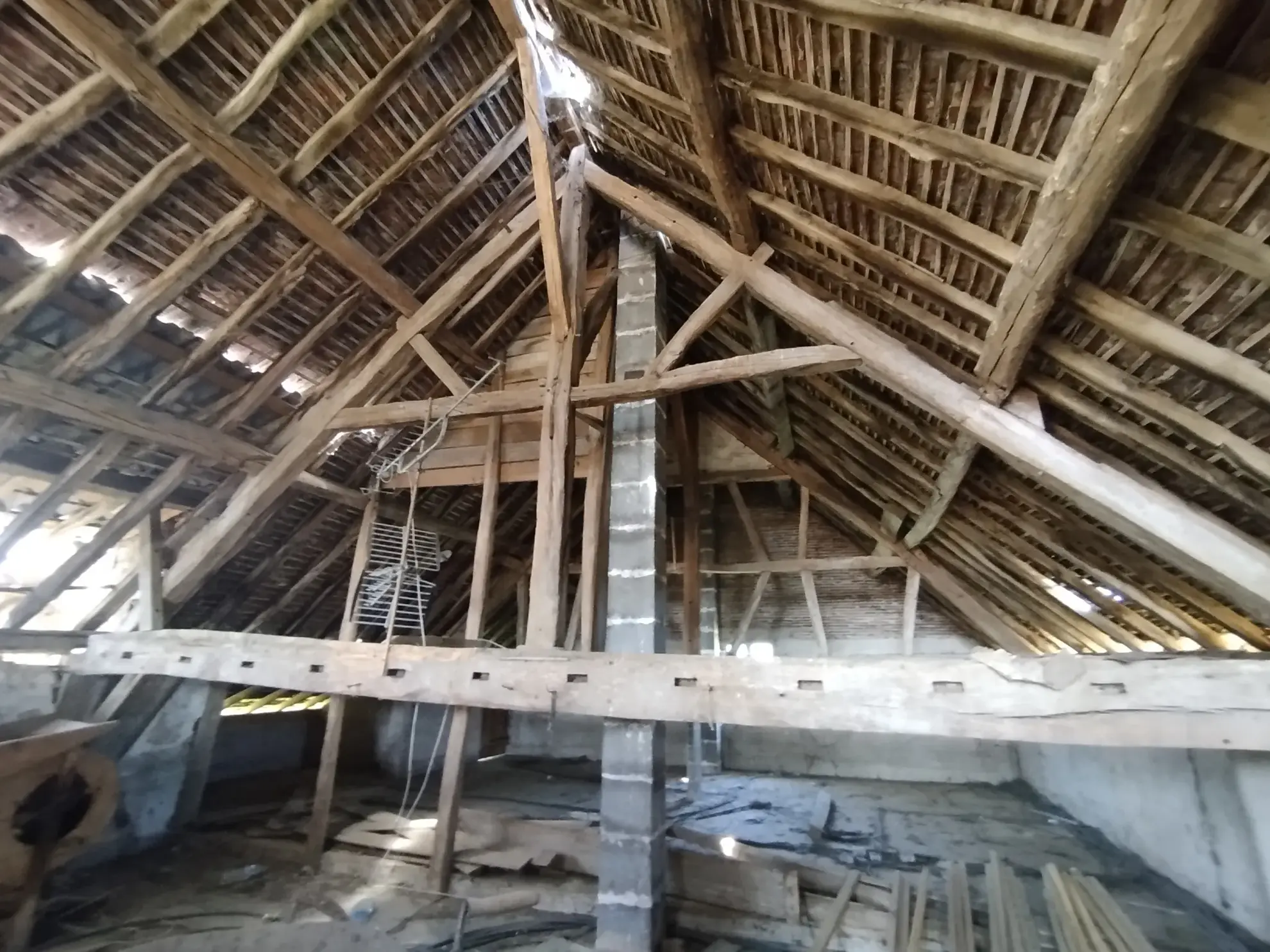 Ferme à rénover avec terrain constructible à Sornay - Opportunité d'investissement 