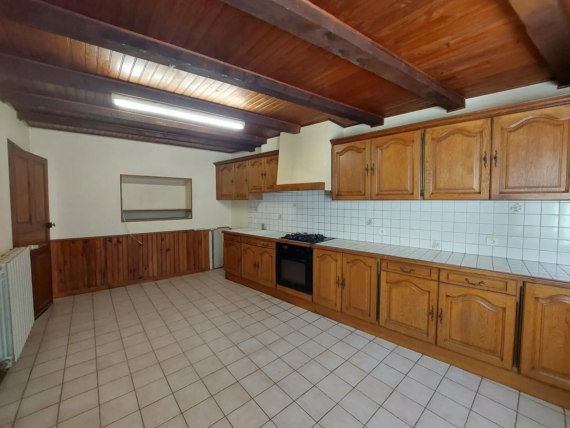 Maison en pierre de 102 m² avec caves, atelier et combles aménageables à Camares 