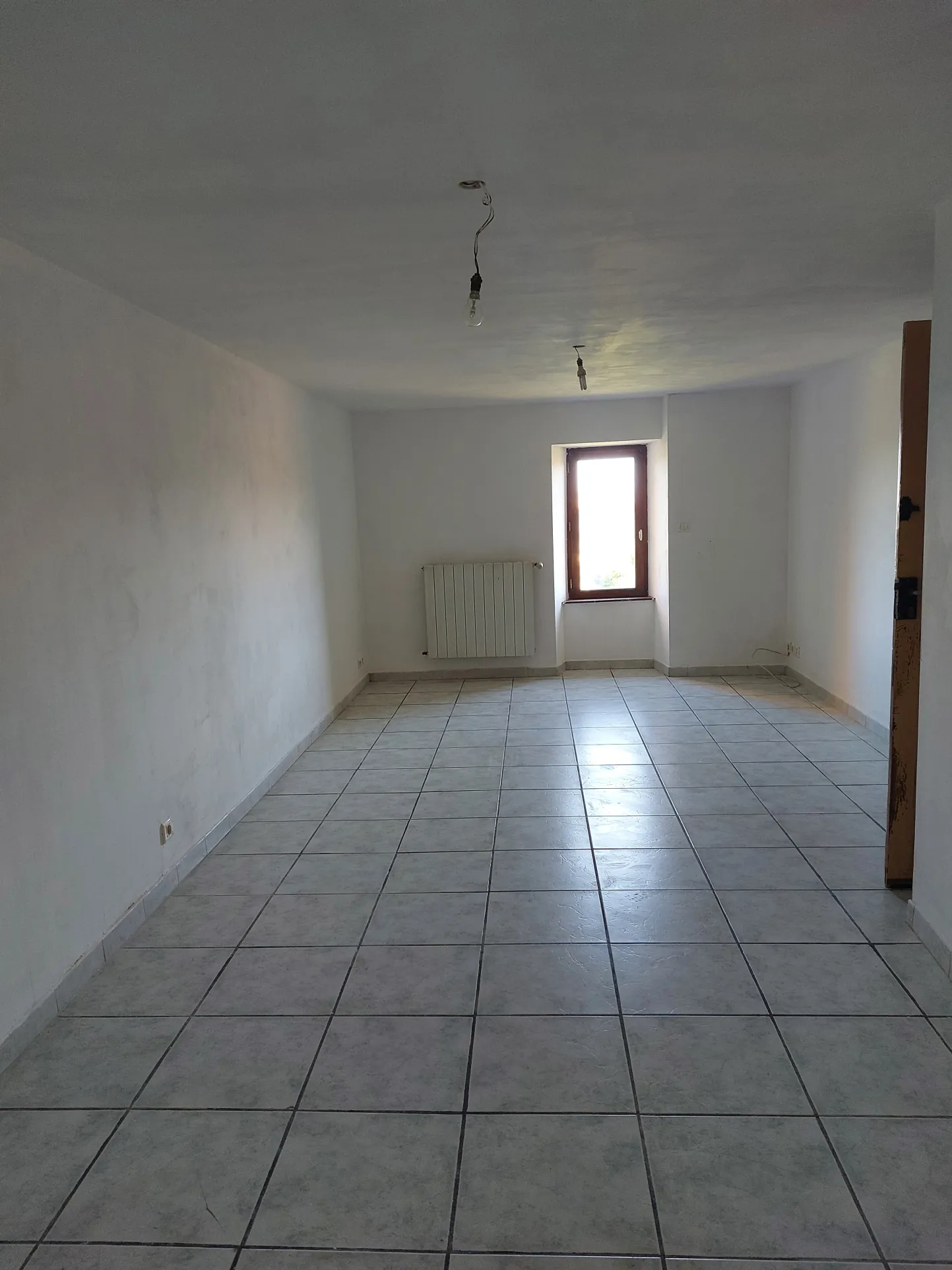 Maison en pierre de 102 m² avec caves, atelier et combles aménageables à Camares 