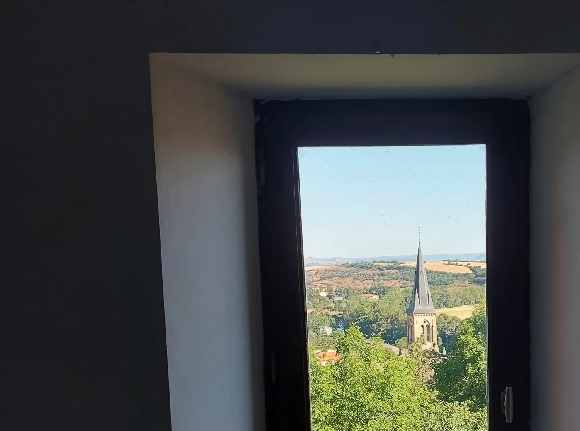 Maison en pierre de 102 m² avec caves, atelier et combles aménageables à Camares 