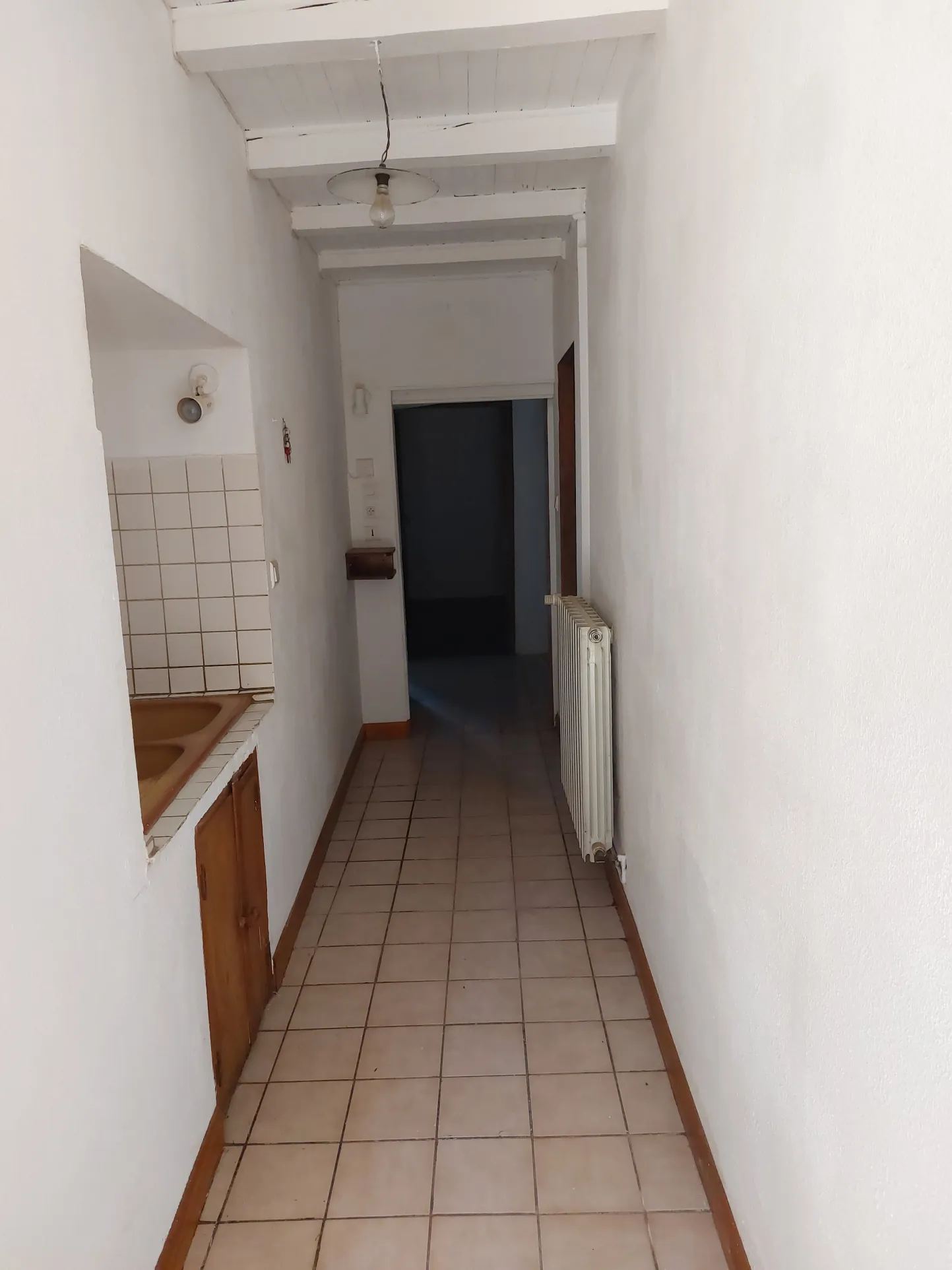 Maison en pierre de 102 m² avec caves, atelier et combles aménageables à Camares 