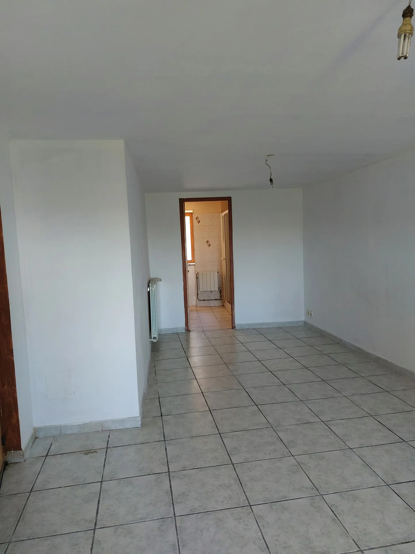 Maison en pierre de 102 m² avec caves, atelier et combles aménageables à Camares 