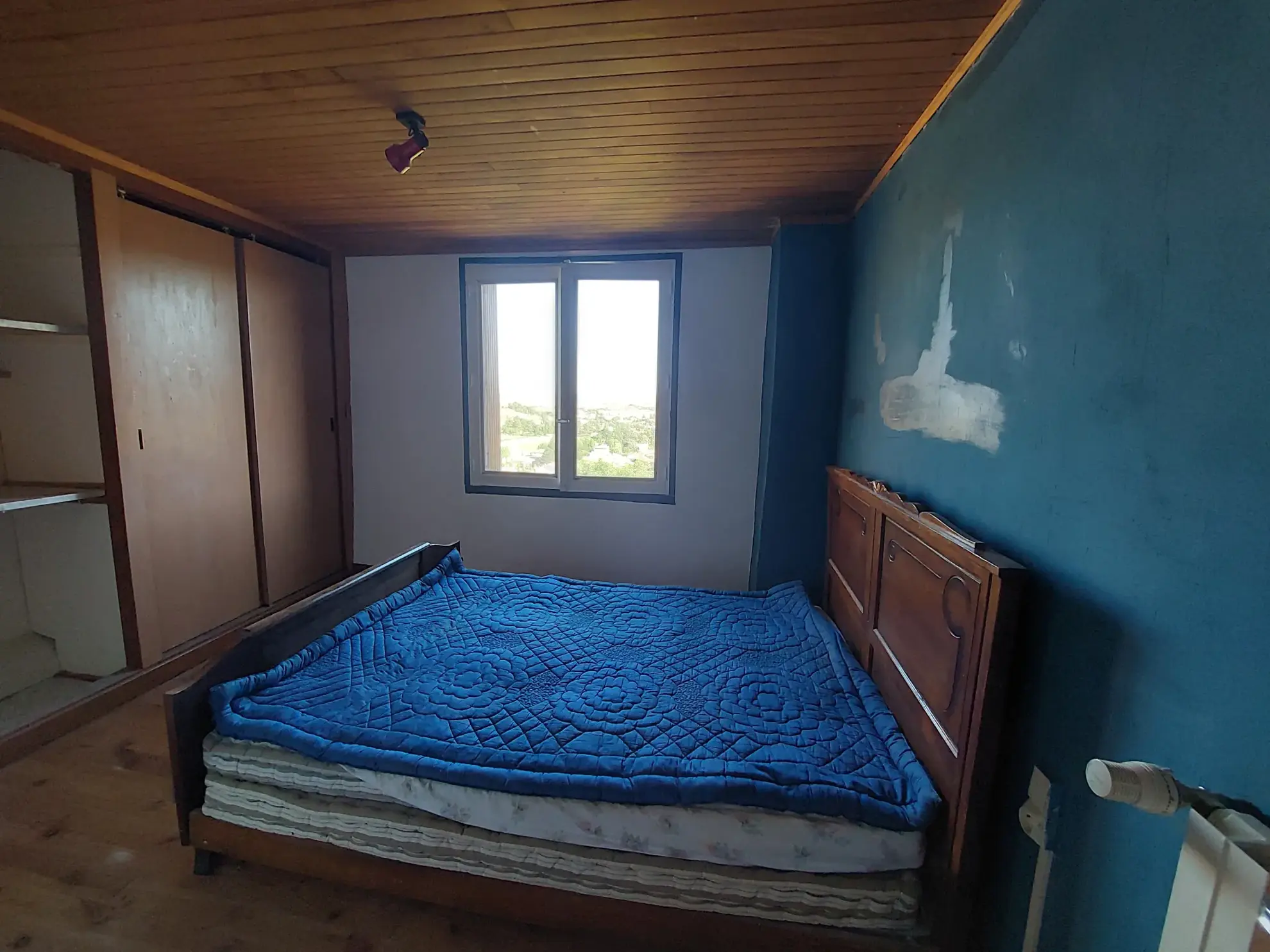 Maison en pierre de 102 m² avec caves, atelier et combles aménageables à Camares 